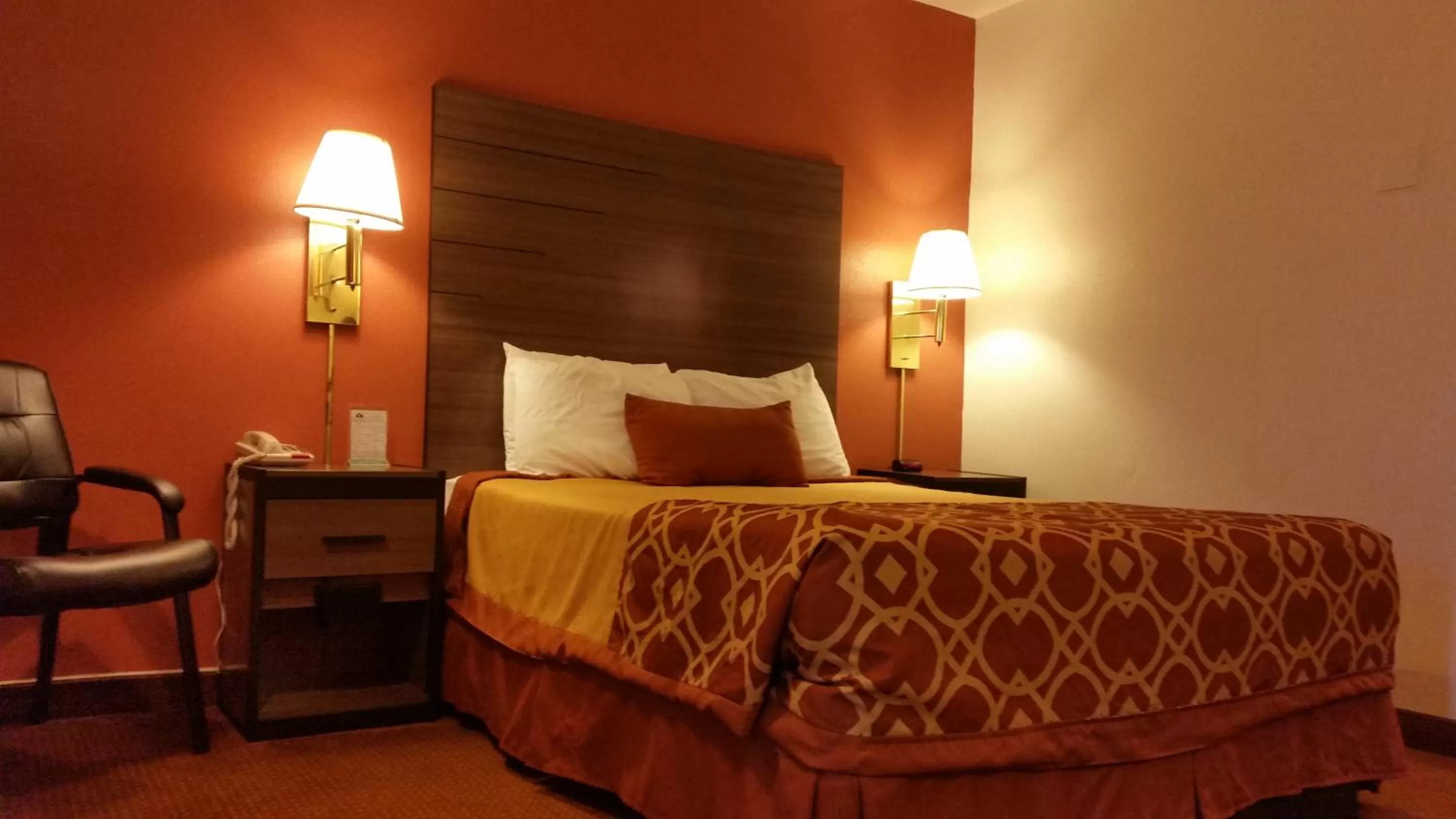 Queen Room in American Inn Of Liberal