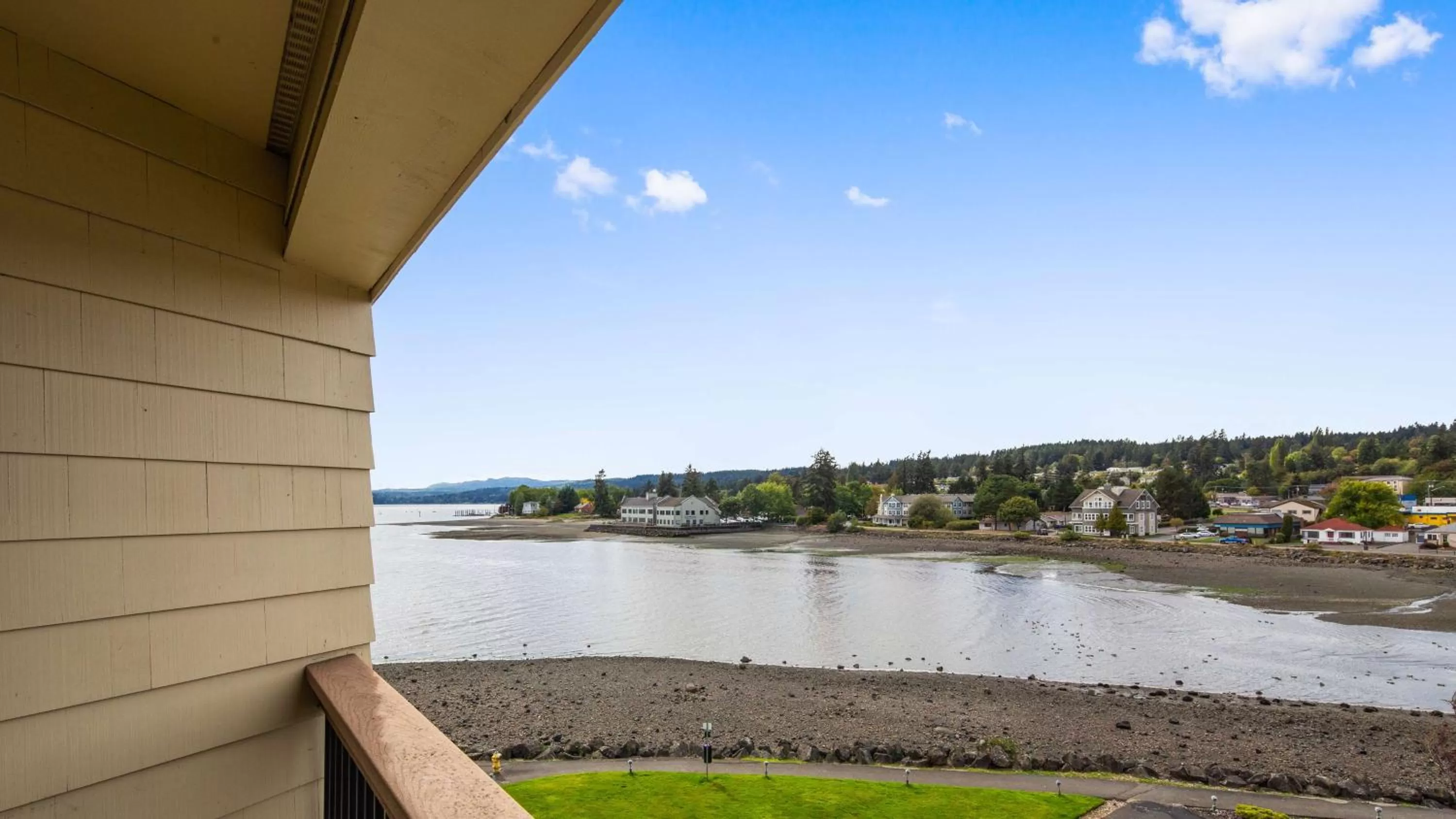 King Room with Balcony - single occupancy in Best Western Plus Silverdale Beach Hotel