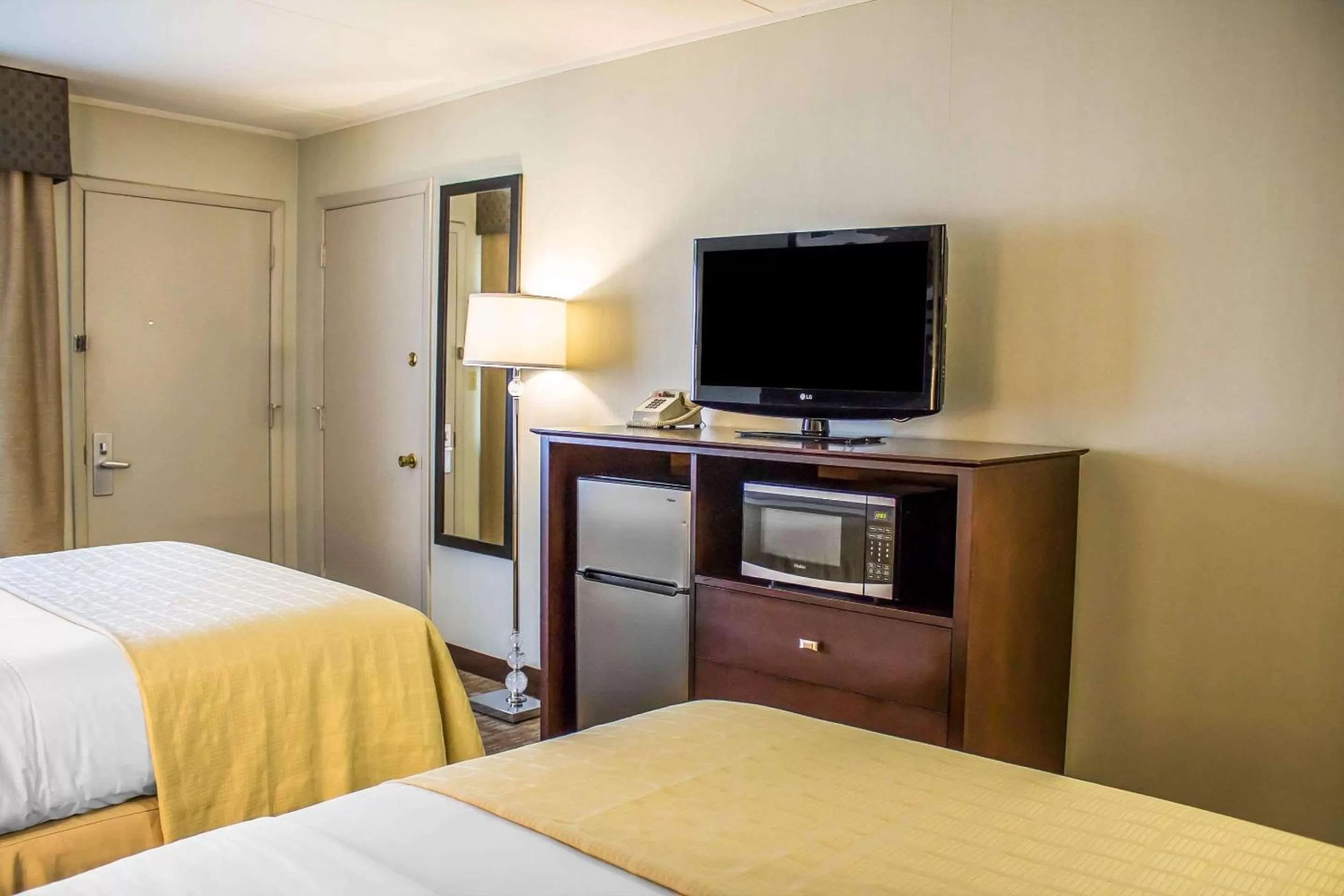 Double Room with Roll-in-Shower - Accessible/Non-Smoking in Quality Inn