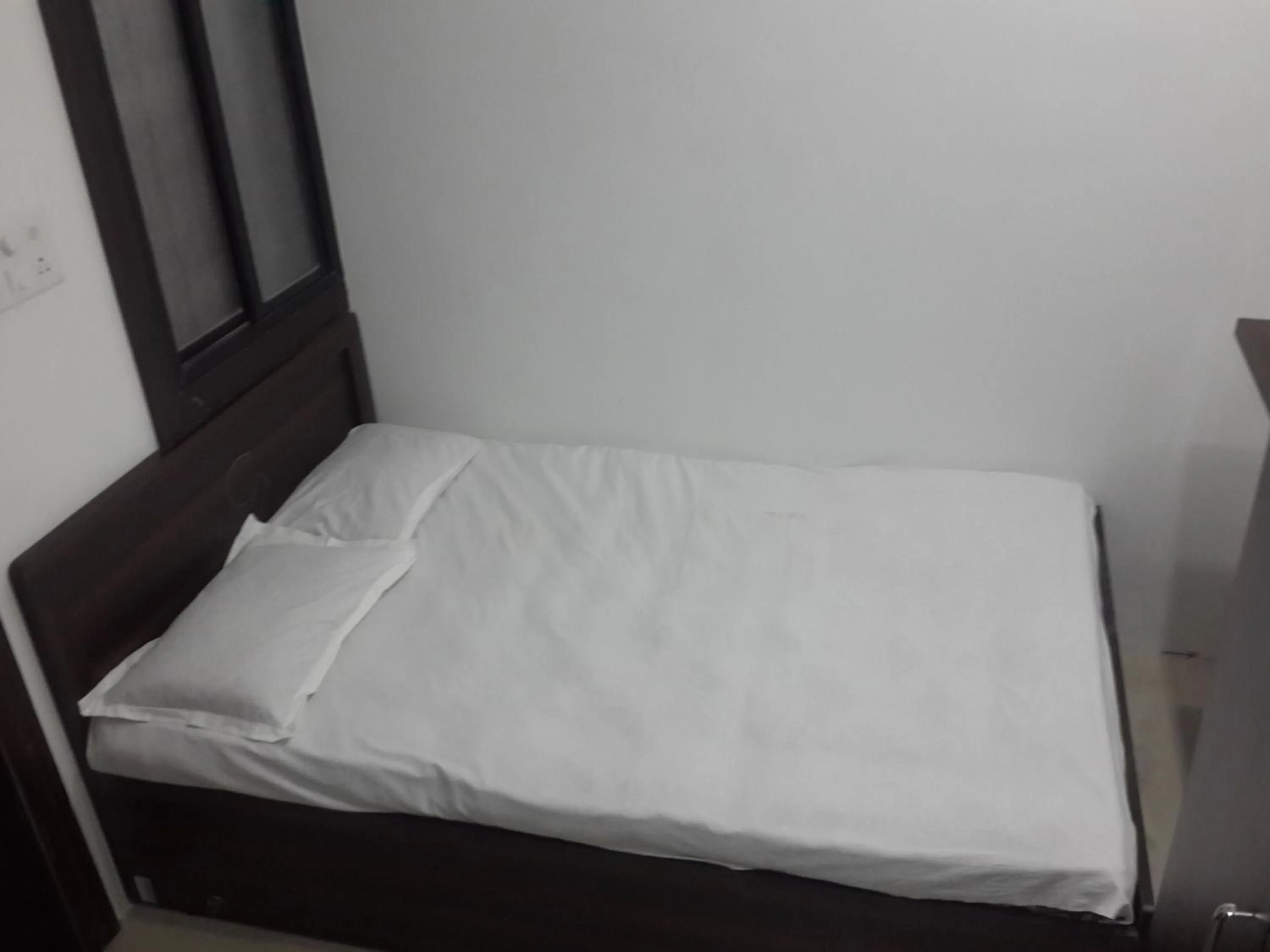 Small Single Room ( Non AC) - single occupancy in Hotel Holiday Era Opposite Railway Station