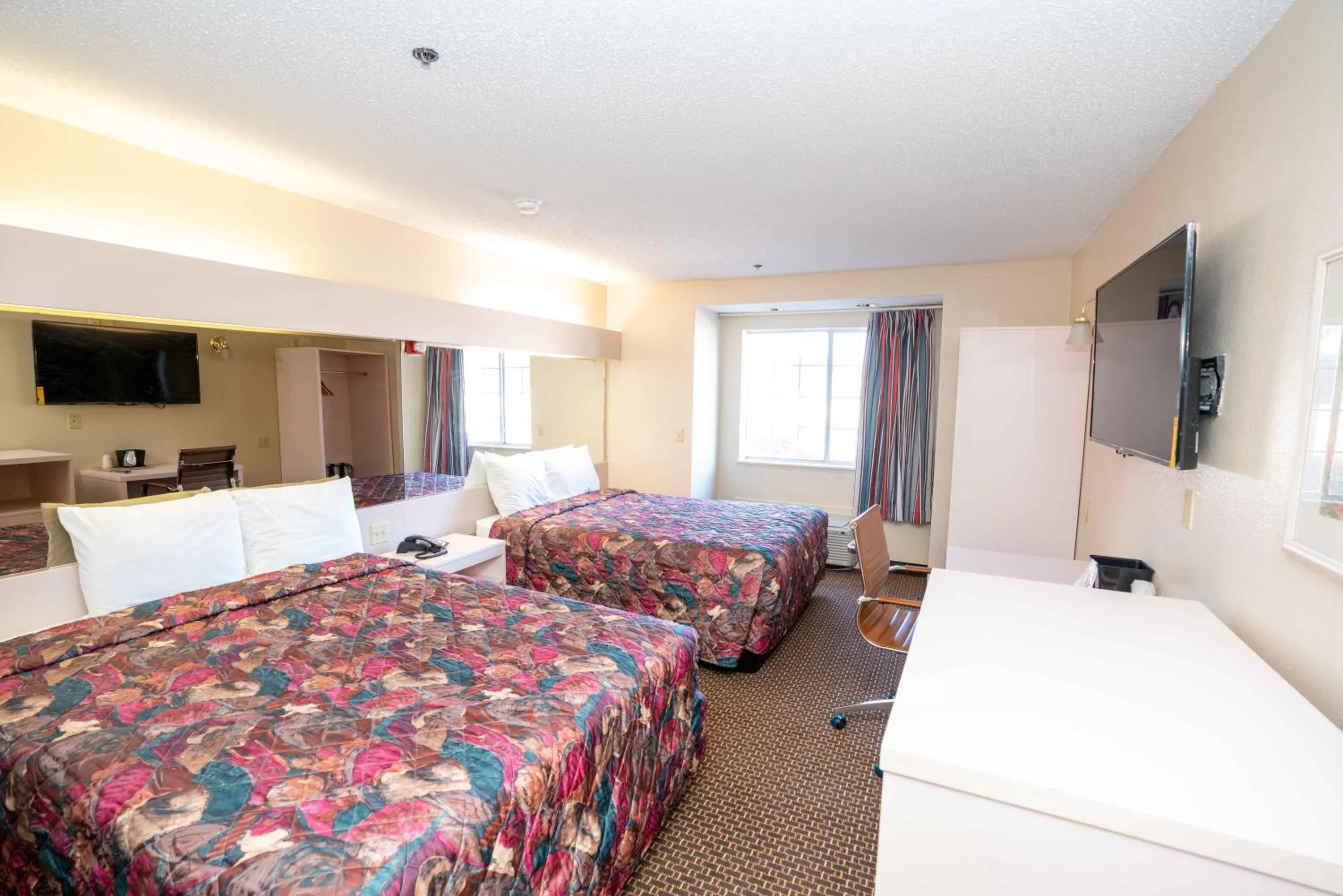 Queen Room with Two Queen Beds - Non-Smoking in Regency Inn & Suites DFW