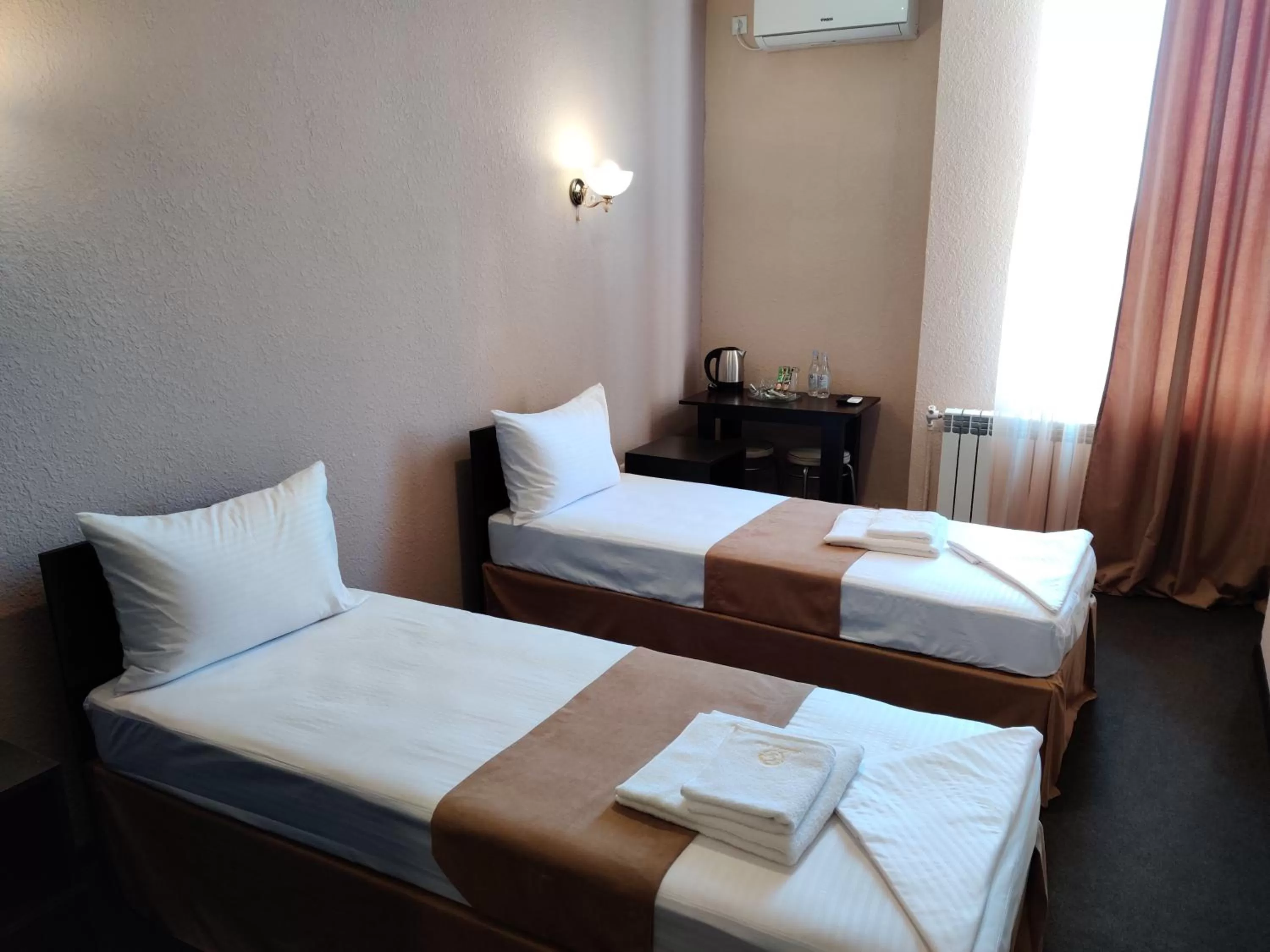 Large Twin Room - single occupancy in Richmind Hotel