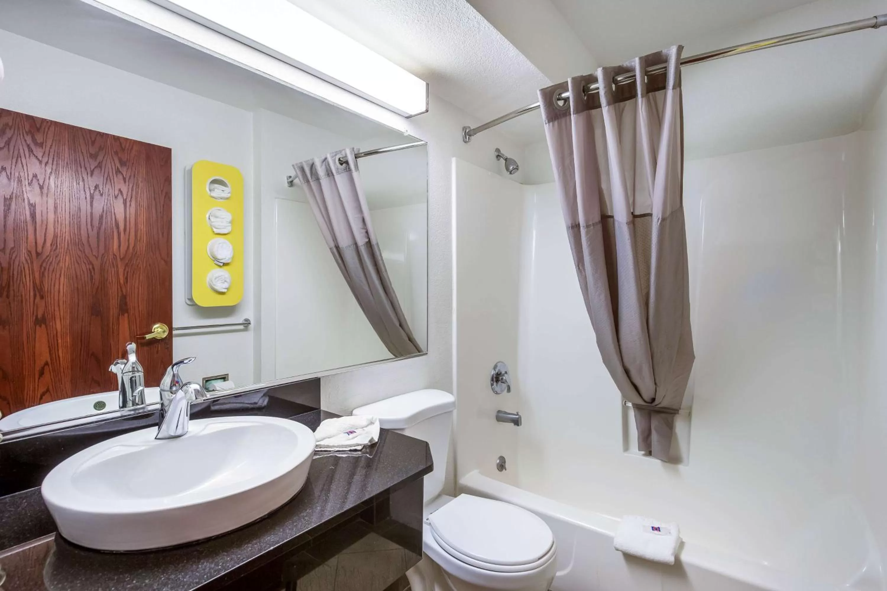 Deluxe Queen Room - single occupancy - Non-Smoking in Motel 6-Dixon, CA