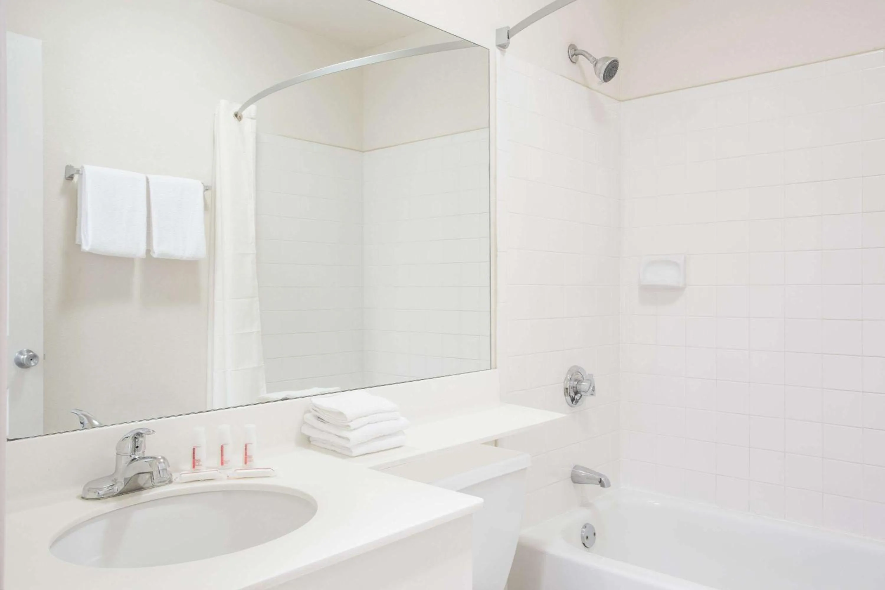 Queen Room - Non-Smoking in Super 8 by Wyndham Lavonia