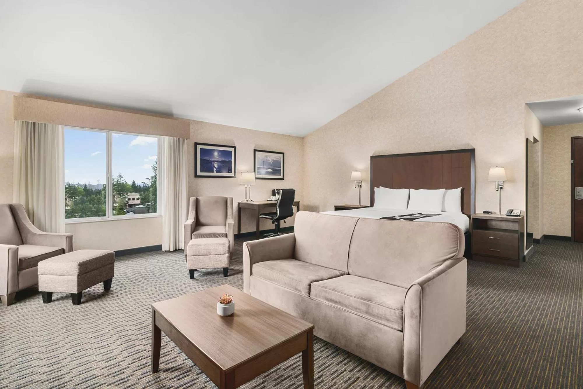 Deluxe King Suite with Whirlpool in The INN at Gig Harbor