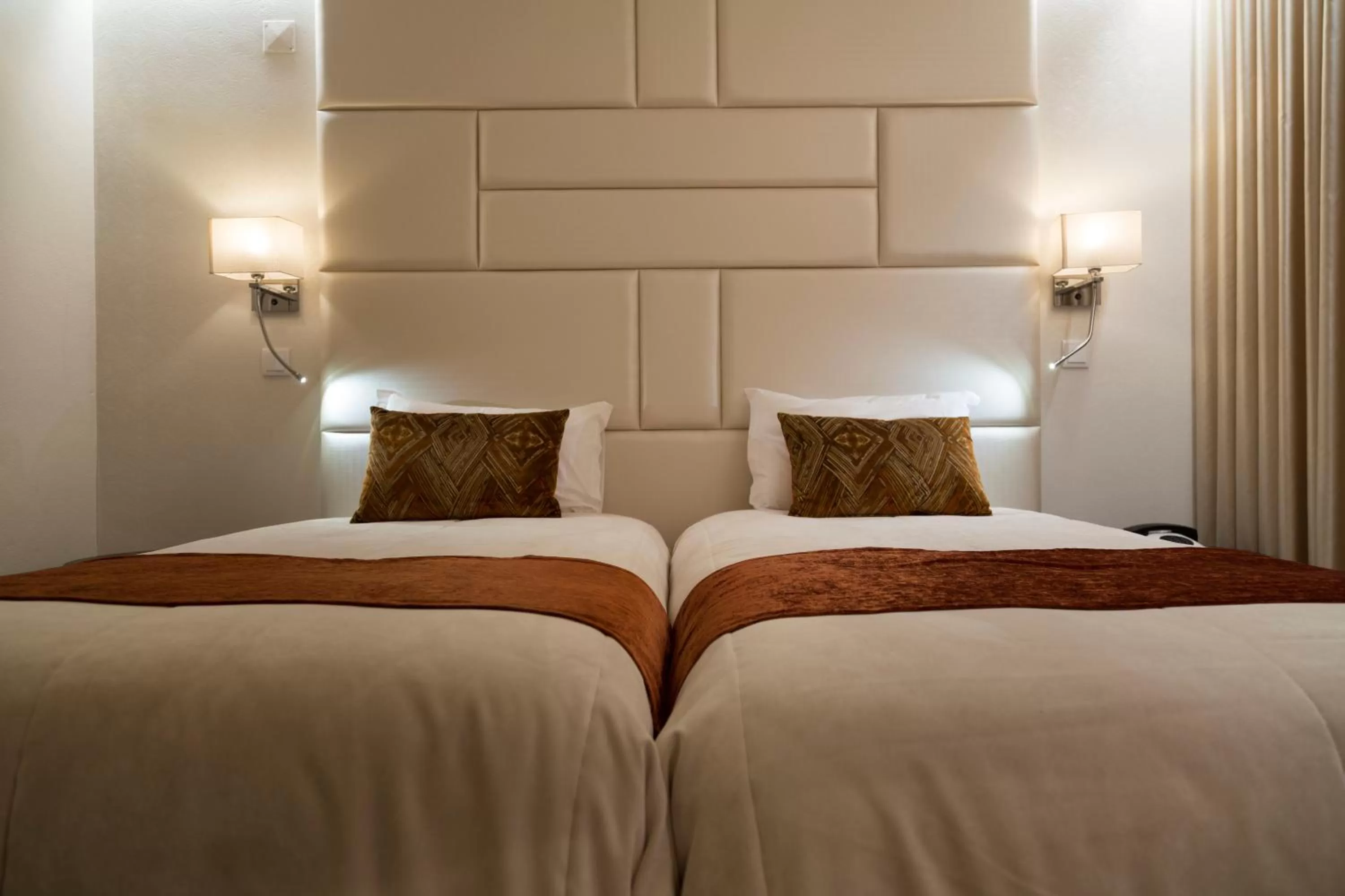 Twin Room in Josefa D`Obidos Hotel