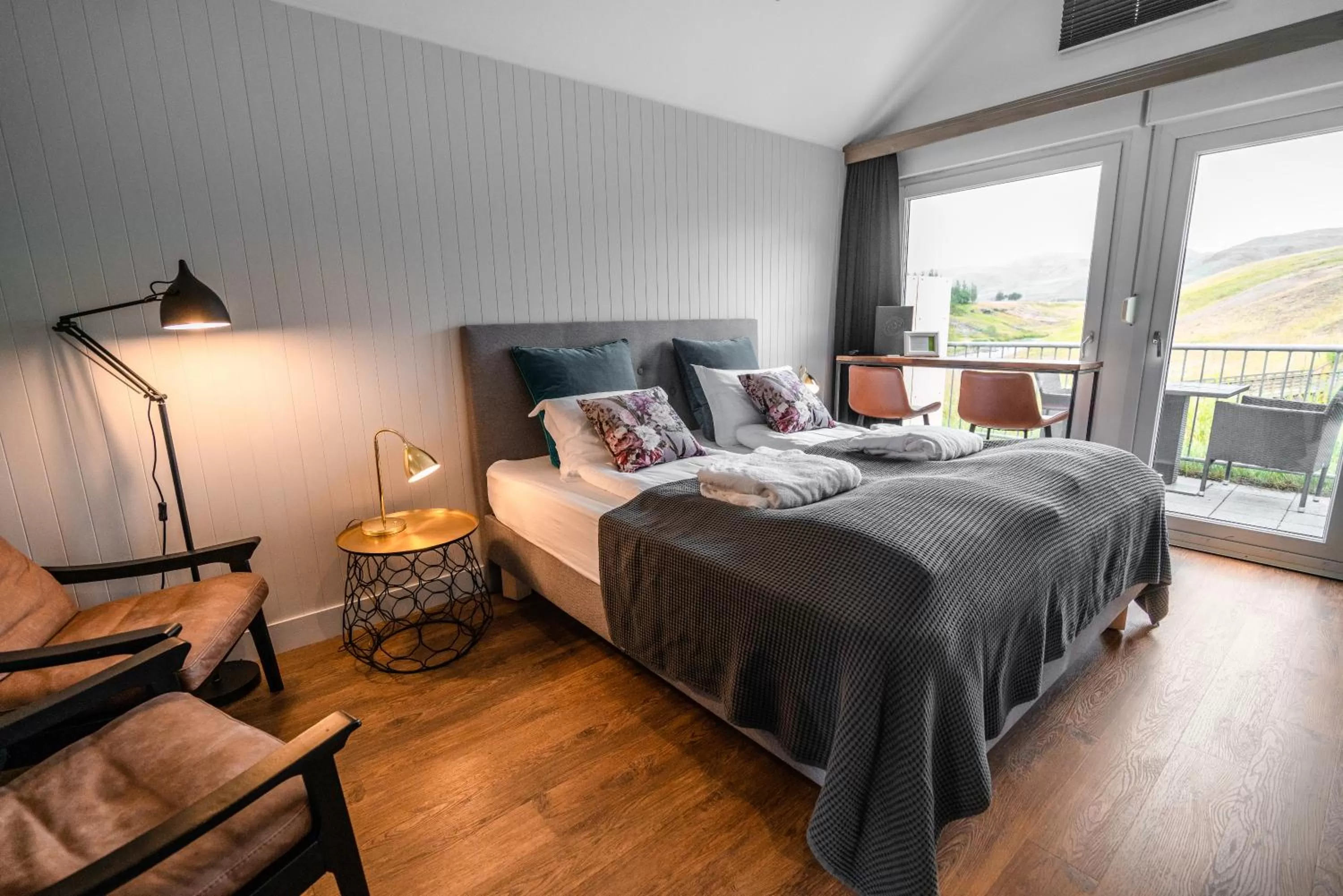 Double or Twin Room with River View in Frost and Fire Hotel
