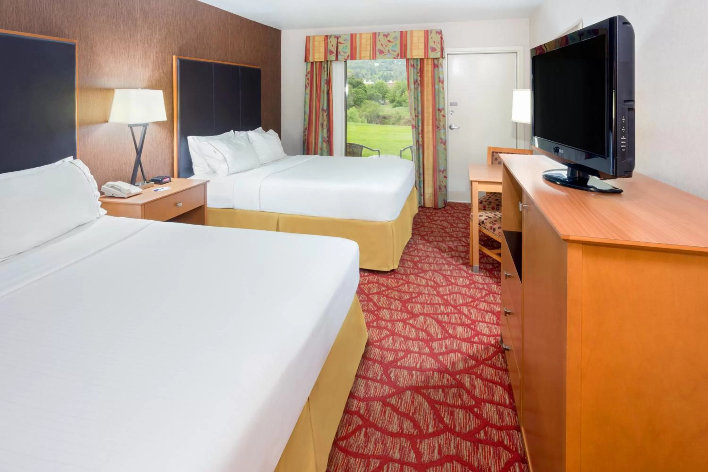 Standard Room with Two Queen Beds in Holiday Inn Express Roseburg by IHG