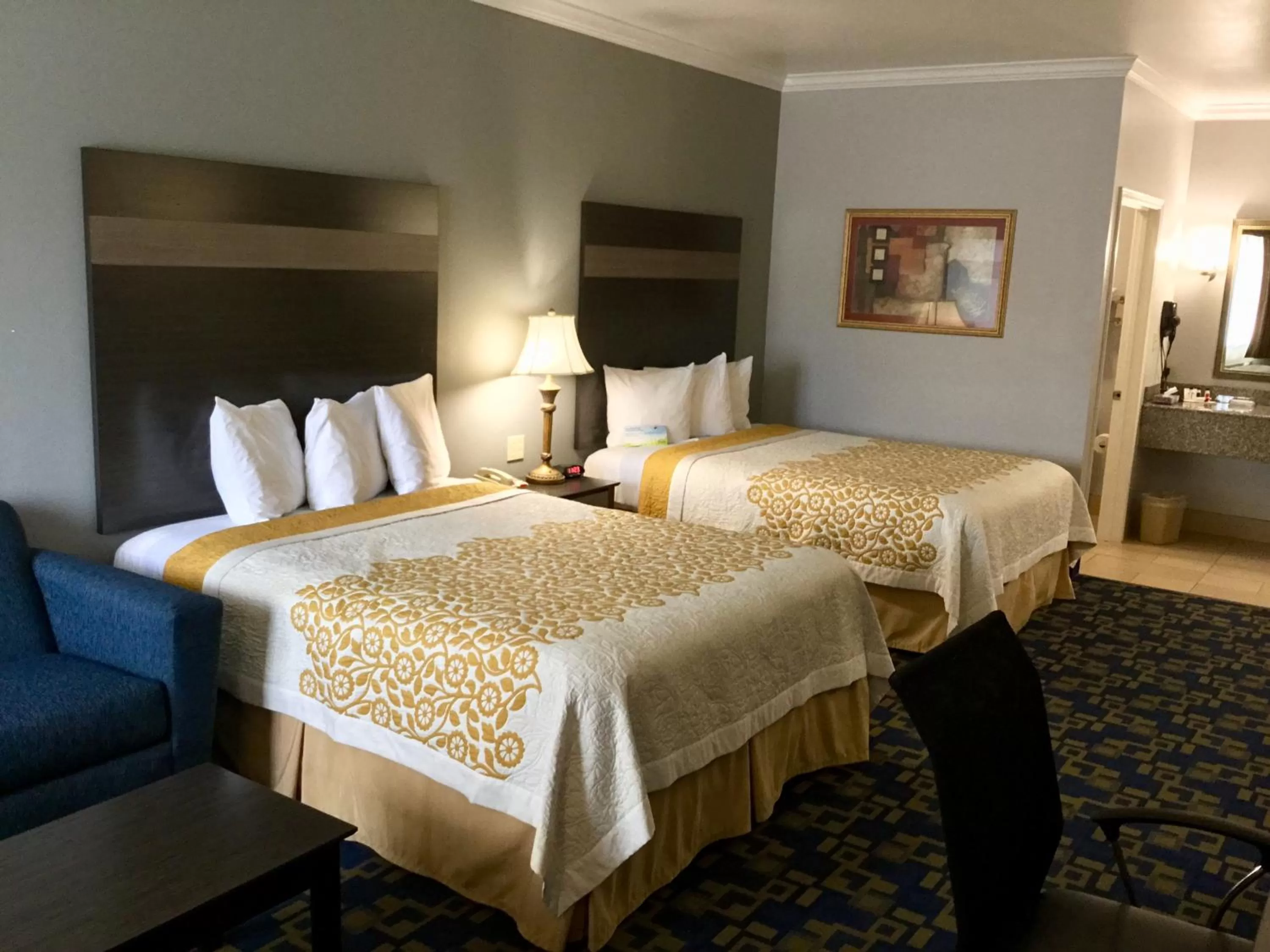 Queen Room with Two Queen Beds - single occupancy - Smoking in Days Inn by Wyndham Robstown