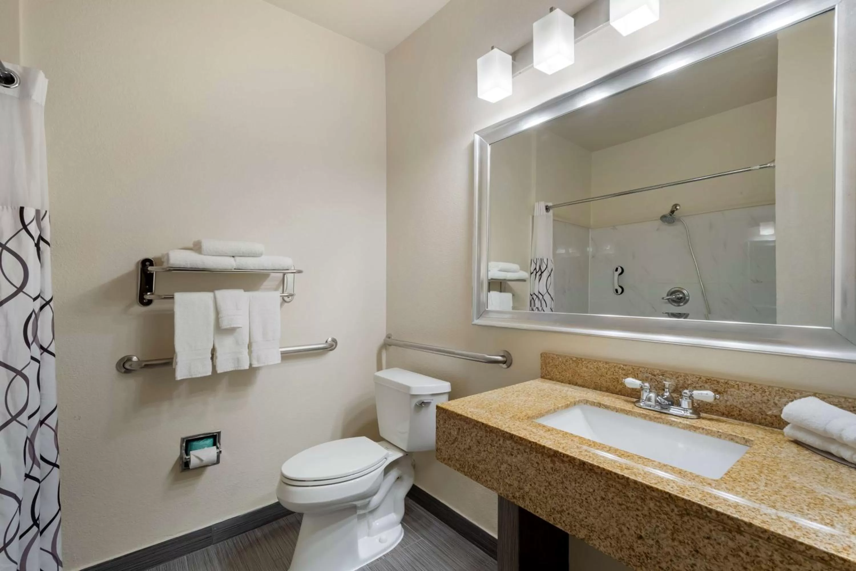 King Suite with Roll-In Shower - Disabilisty Access/Non-Smoking in Best Western Plus DFW Airport Suites