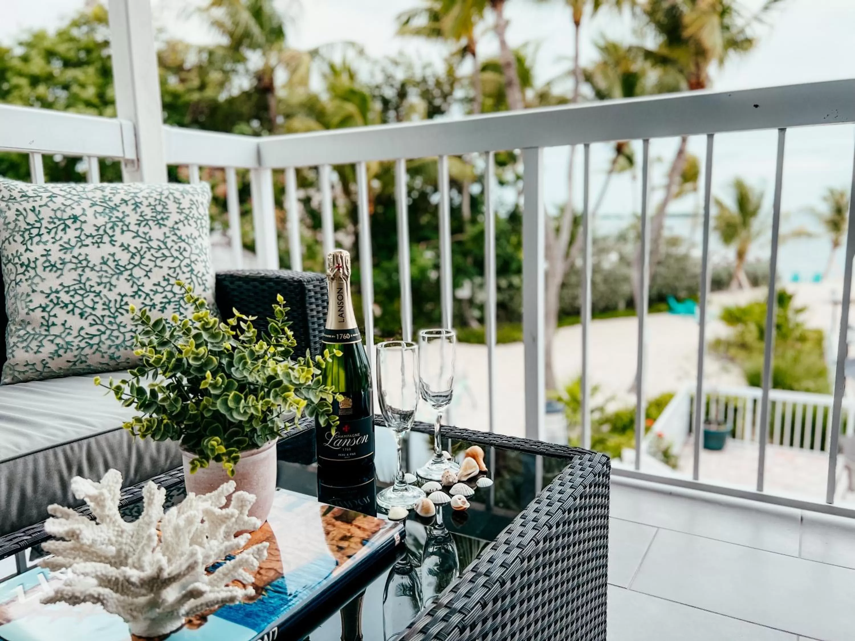 Premier One Bedroom Waterfront Suite Bayview with Sofabed in Bayside Inn Key Largo