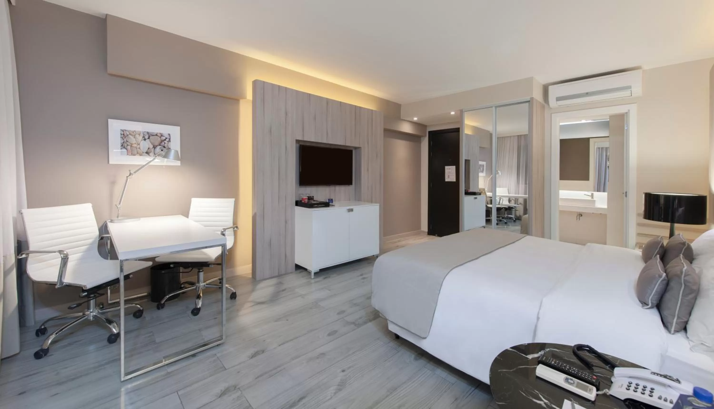 Queen Room - Disability Access in Radisson Blu Belo Horizonte Savassi