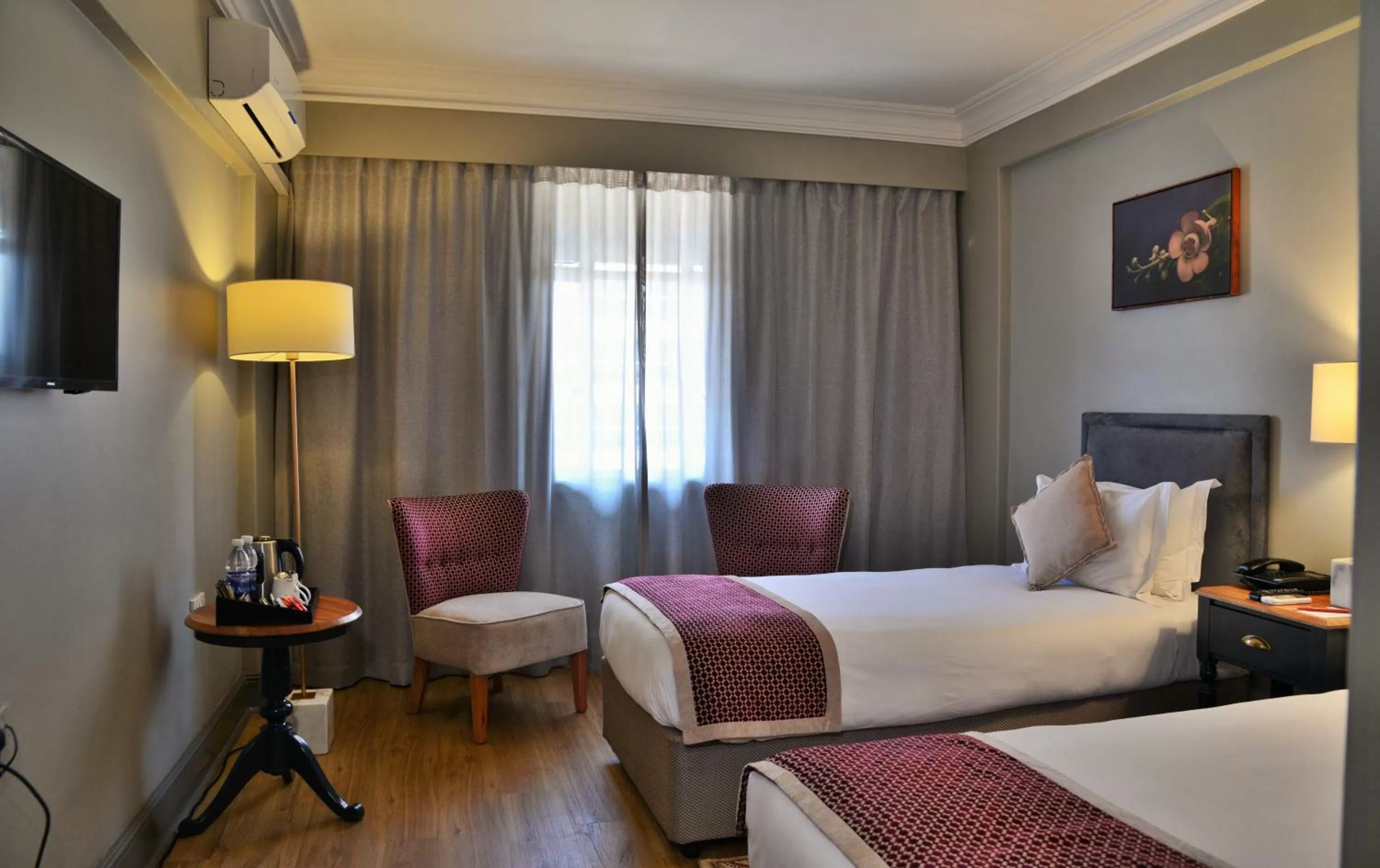 Cresta Jameson Hotel