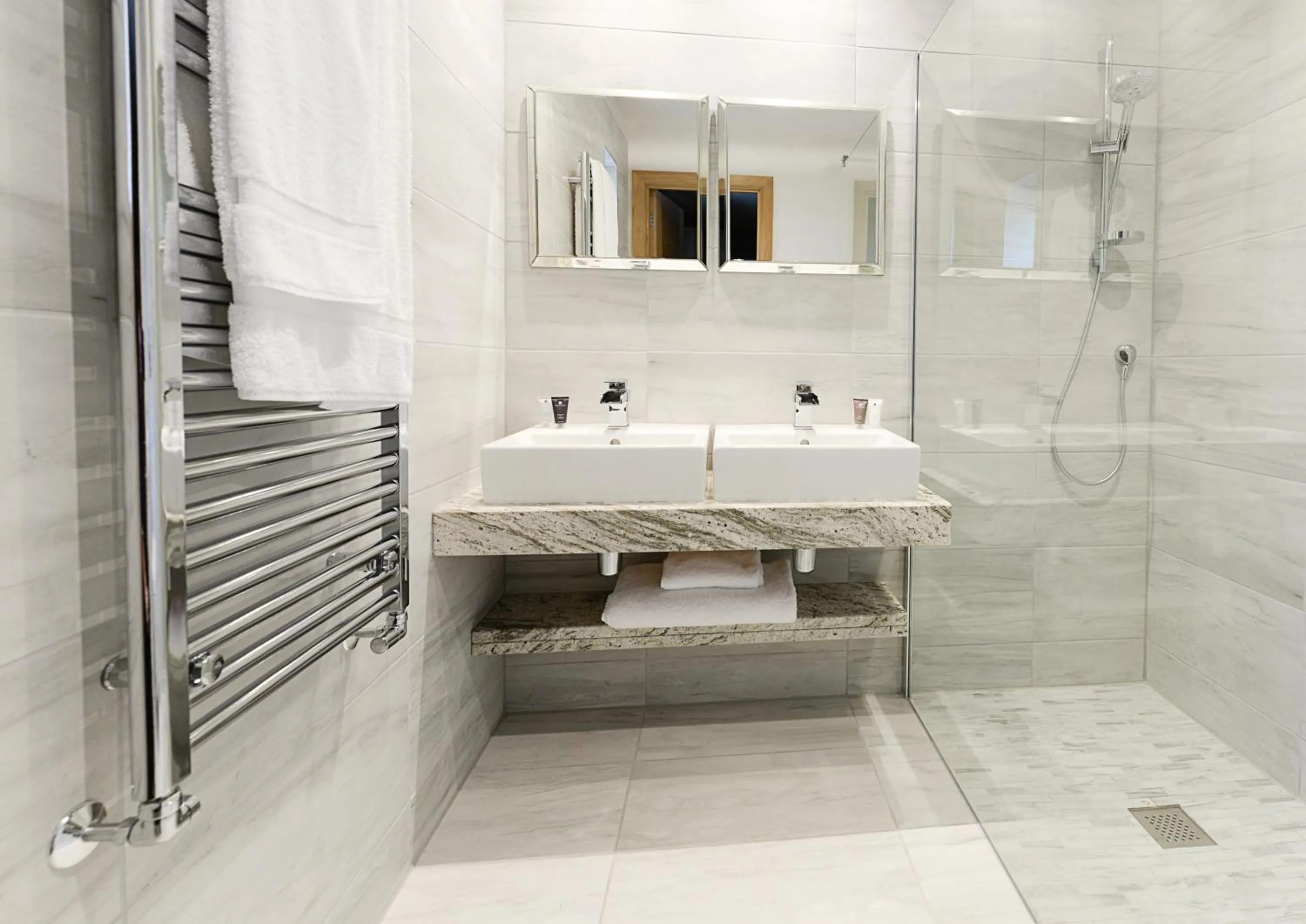 Classic King Room in Fence Gate Lodge