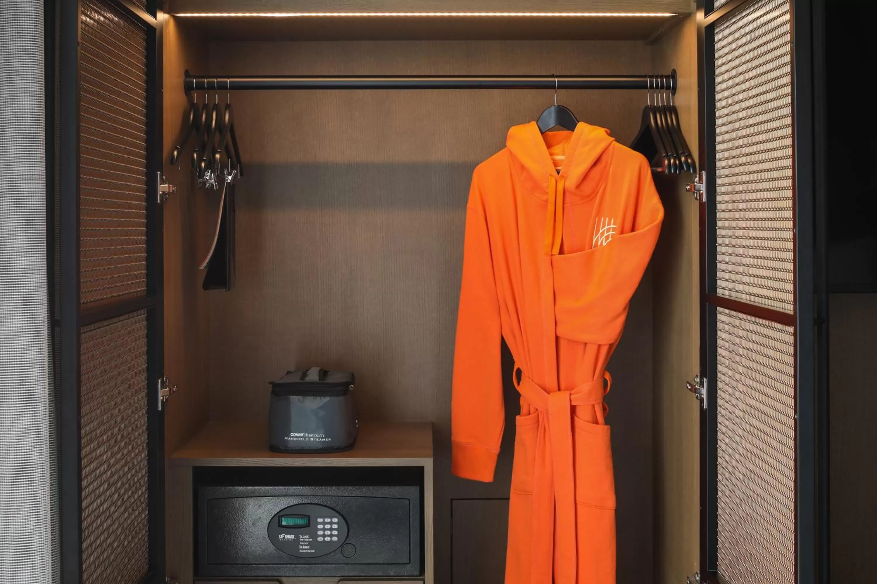 The Trade, Autograph Collection