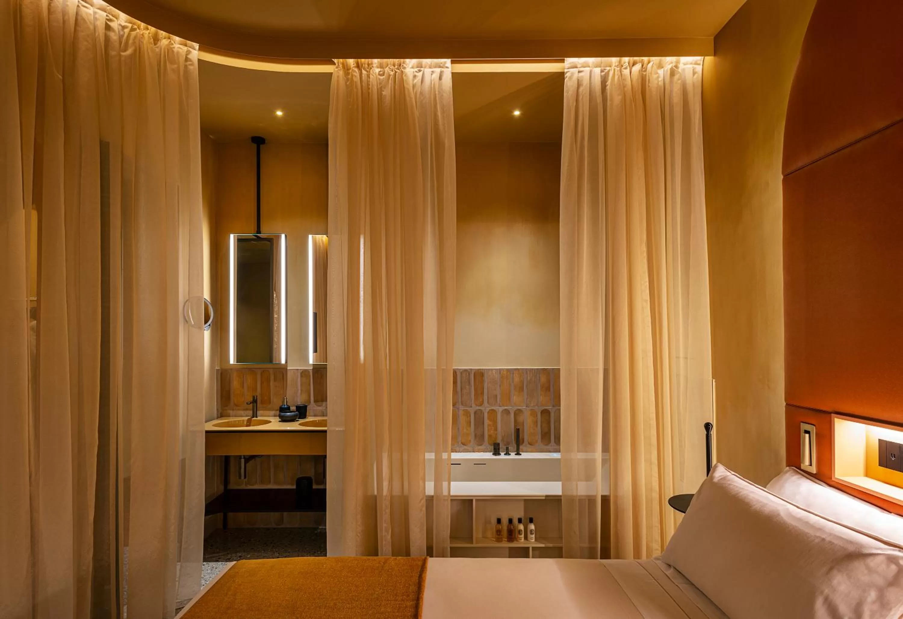 Queen Suite with Spa Bath in Enterprise Hotel Design & Boutique