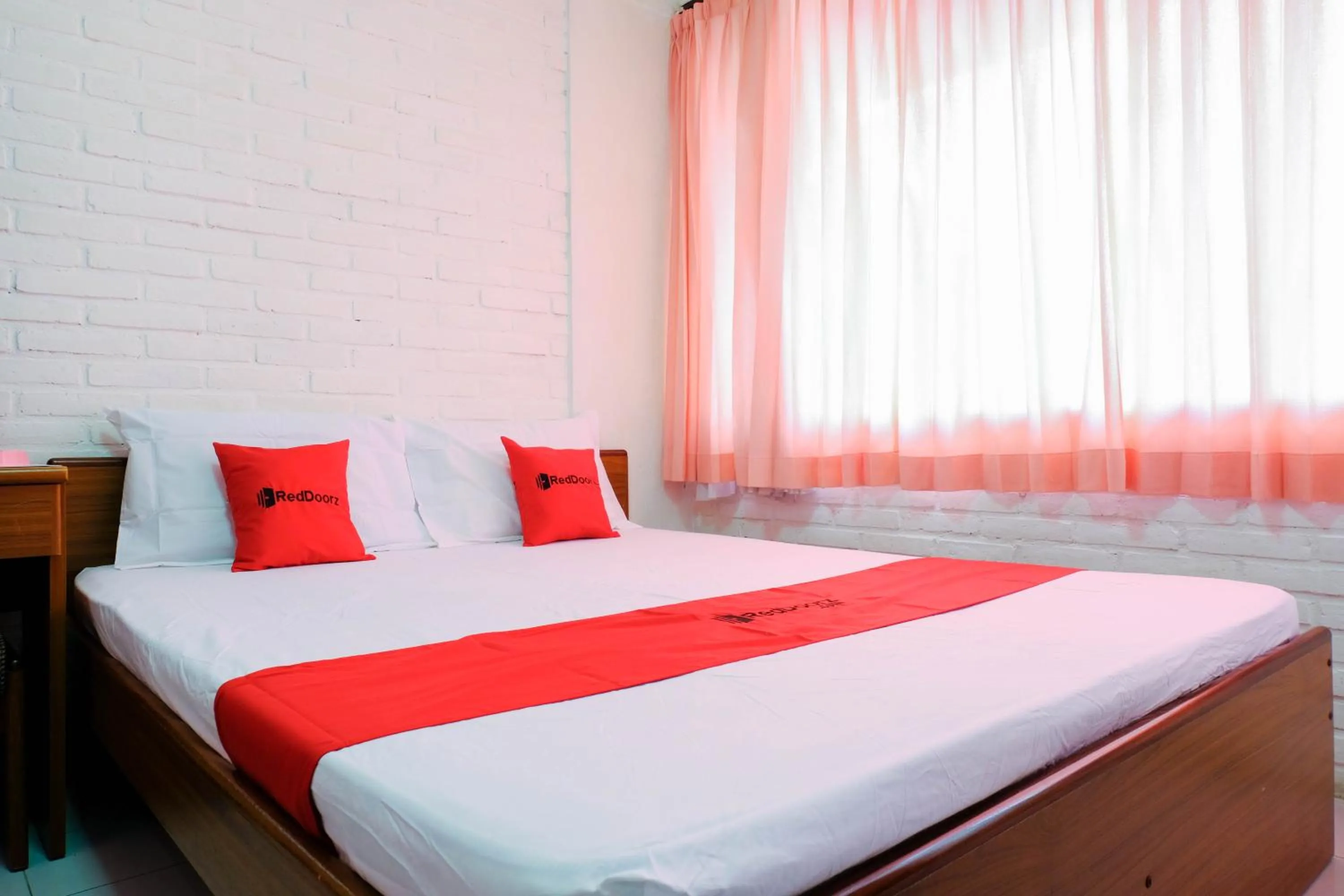 Double Room in RedDoorz Syariah near Kopeng Treetop Adventure