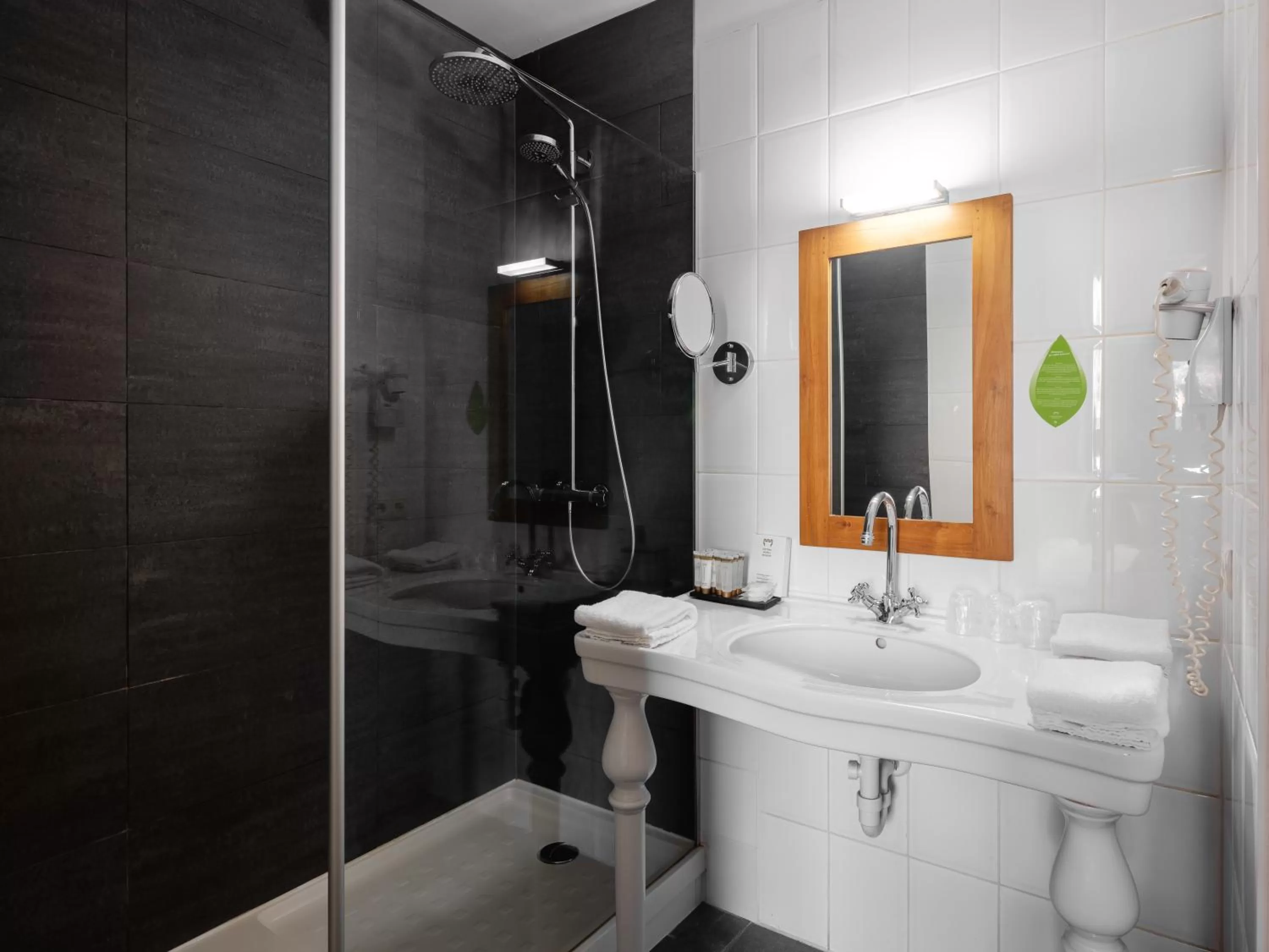 Double or Twin Room with Canal View in Ghent River Hotel