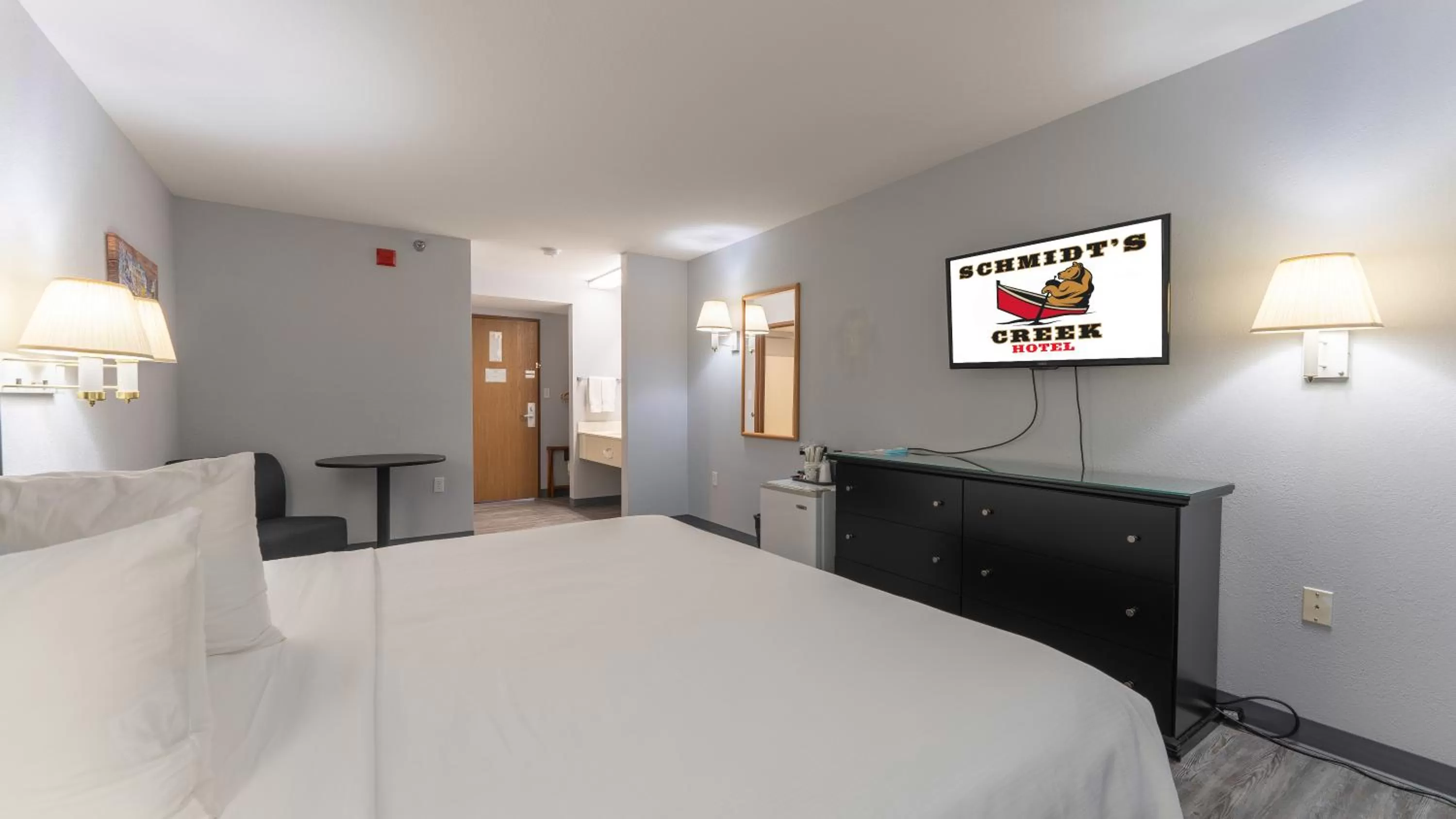 King Room - single occupancy in Schmidt's Creek Hotel