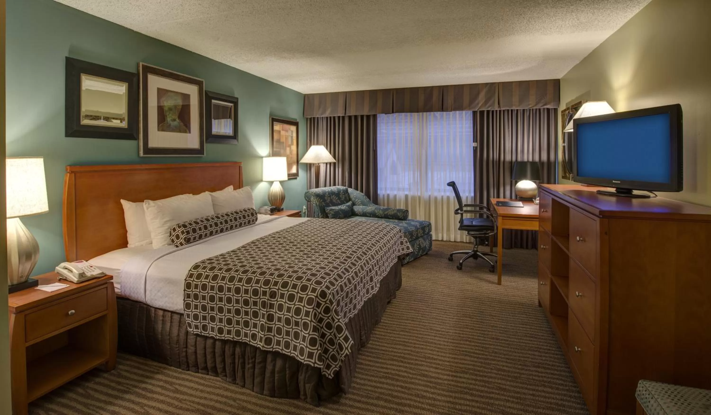 One-Bedroom King Suite - Non-Smoking in The Rockville Hotel, a Ramada by Wyndham