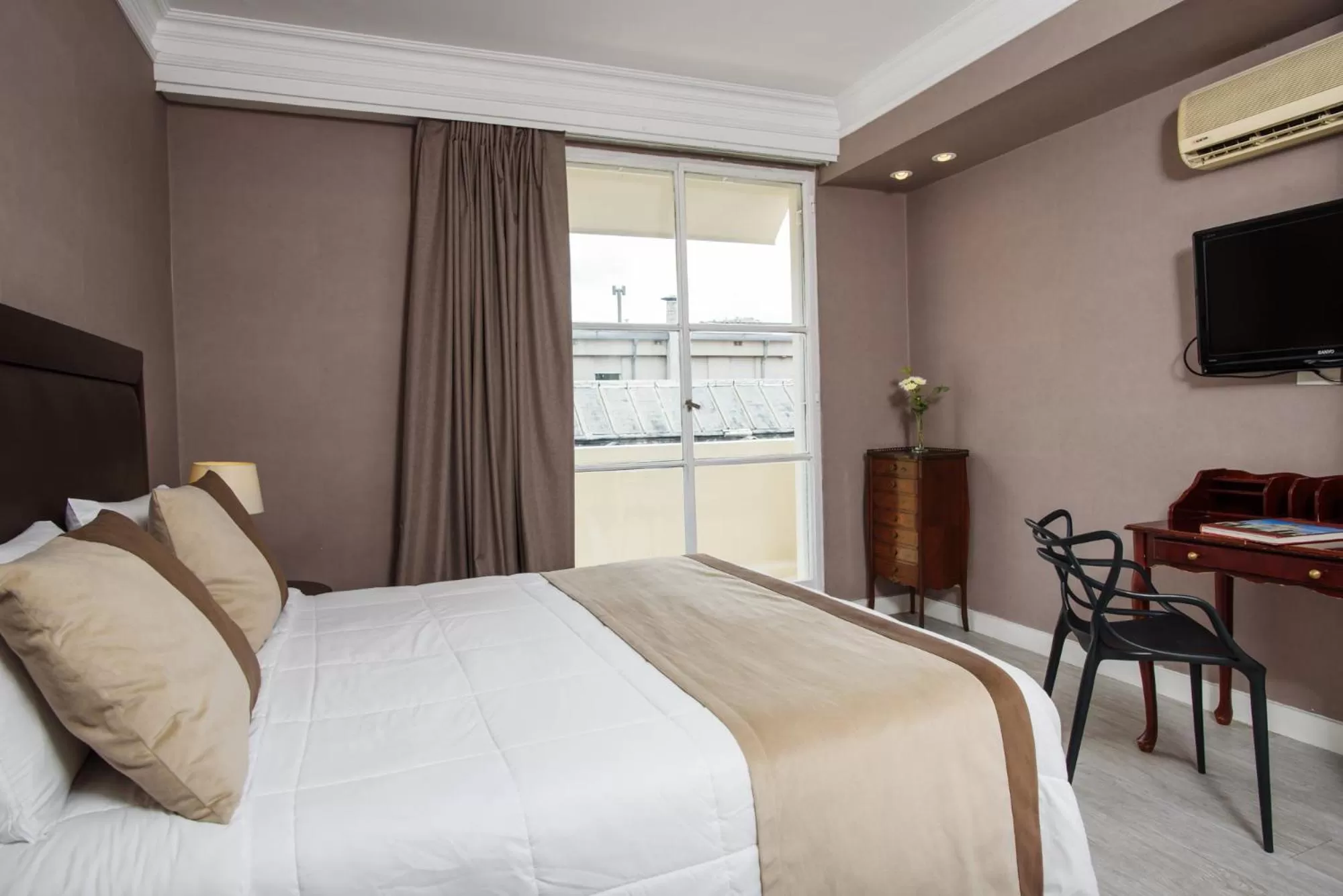 Standard Double Room in 1253 Recoleta Small Hotel
