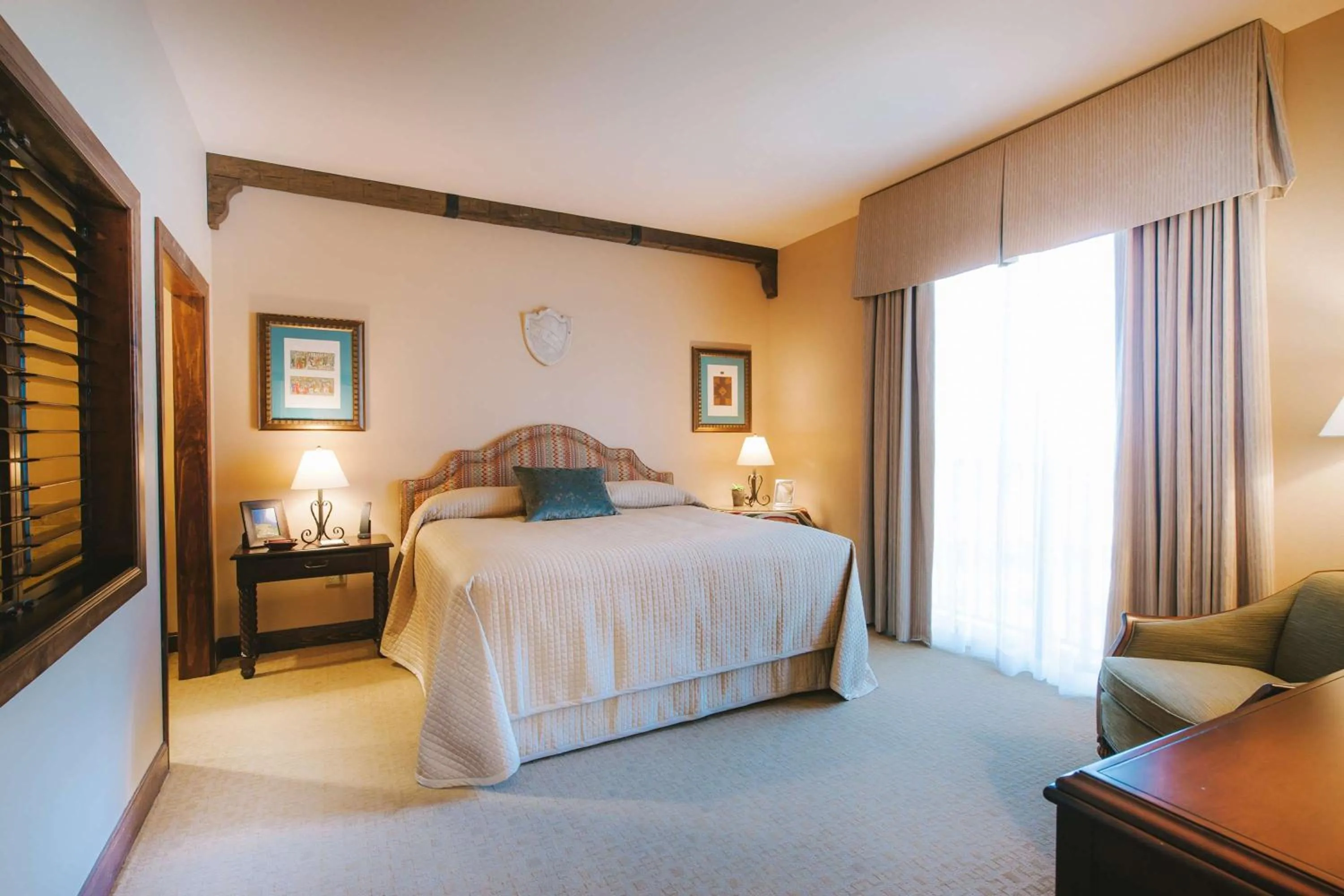 Two Bedroom Hummingbird Suite in Hotel Viata