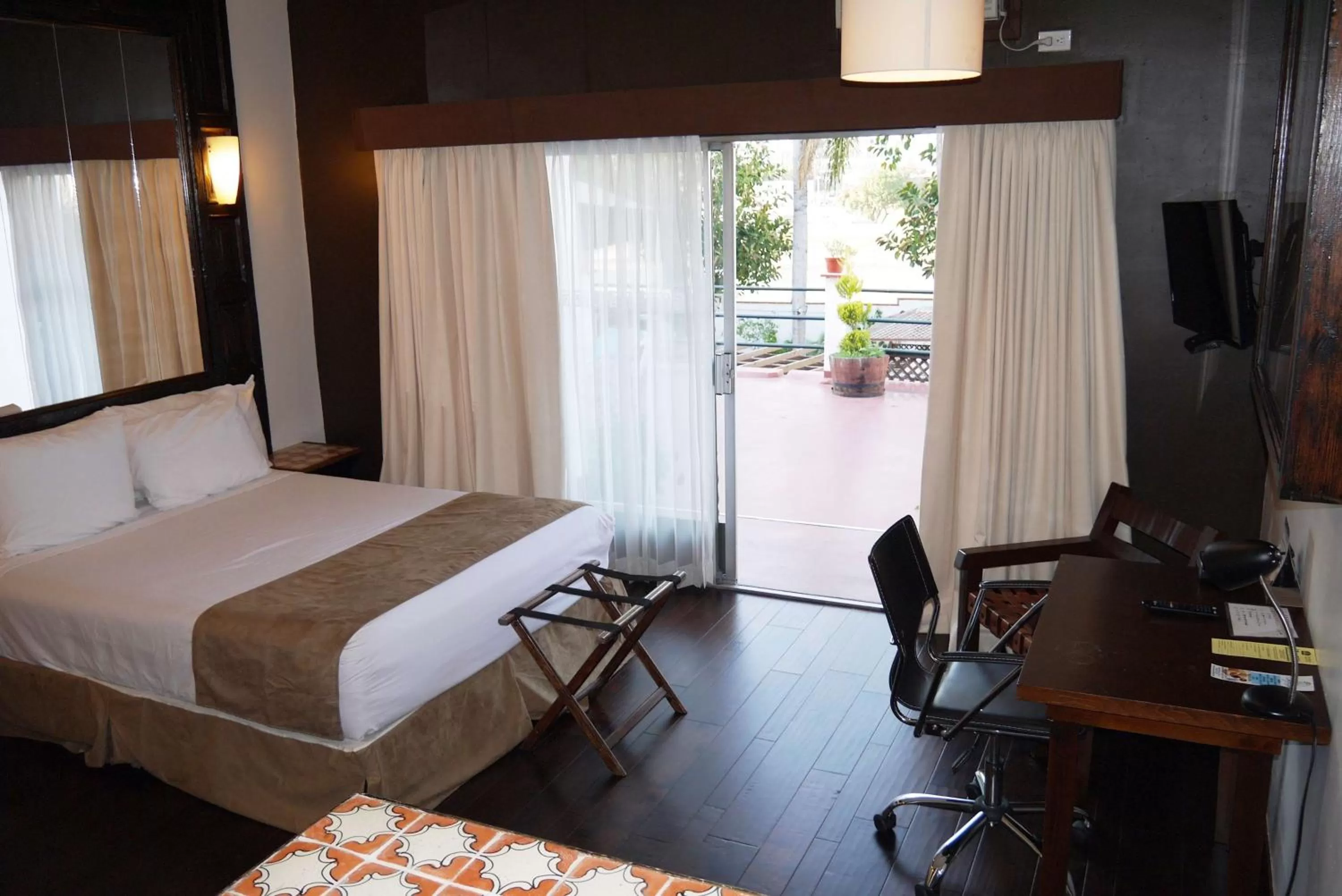 Junior King Suite with Hot Tub - Non-Smoking in Best Western El Cid