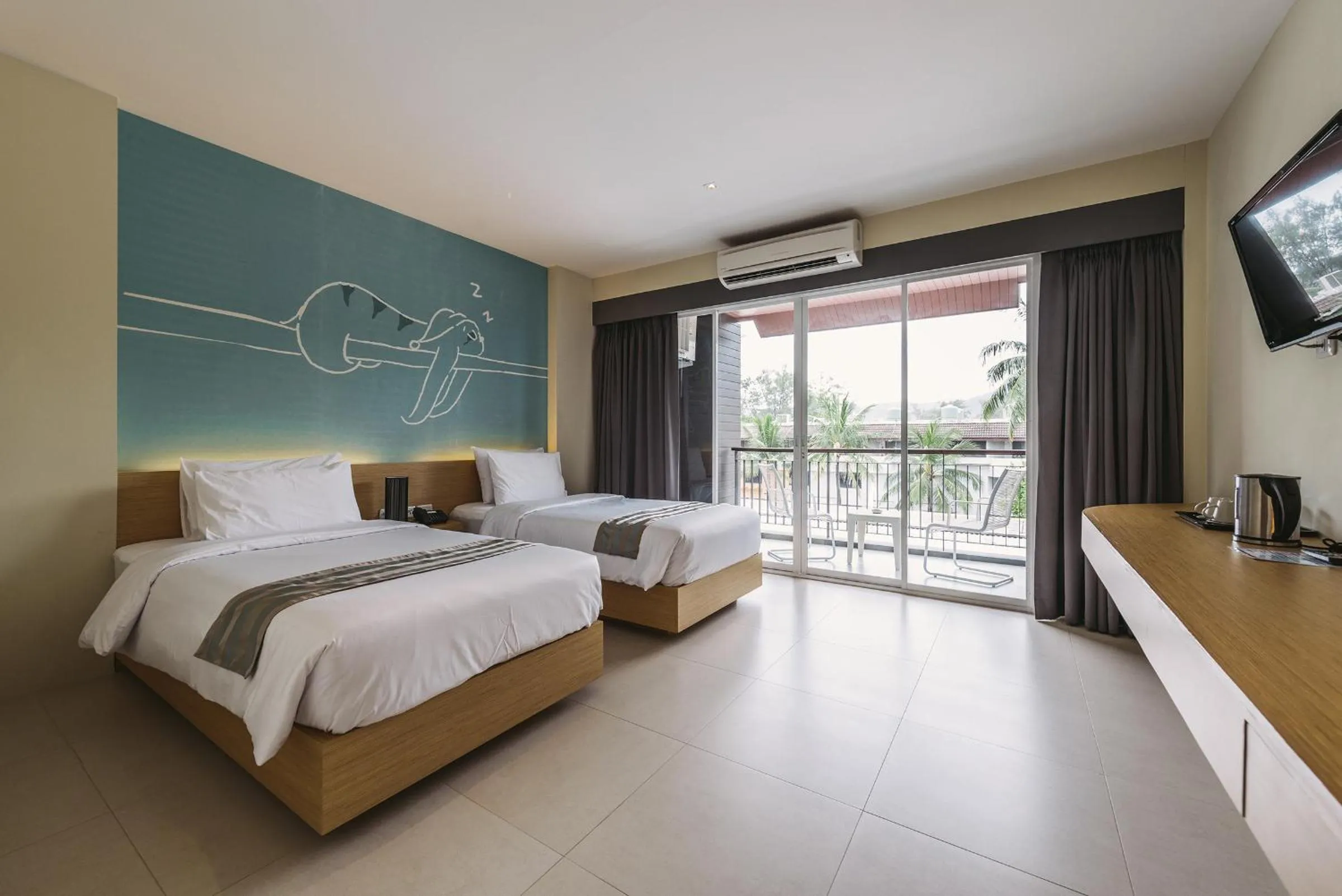Deluxe Twin Room in TIRAS Patong Beach Hotel