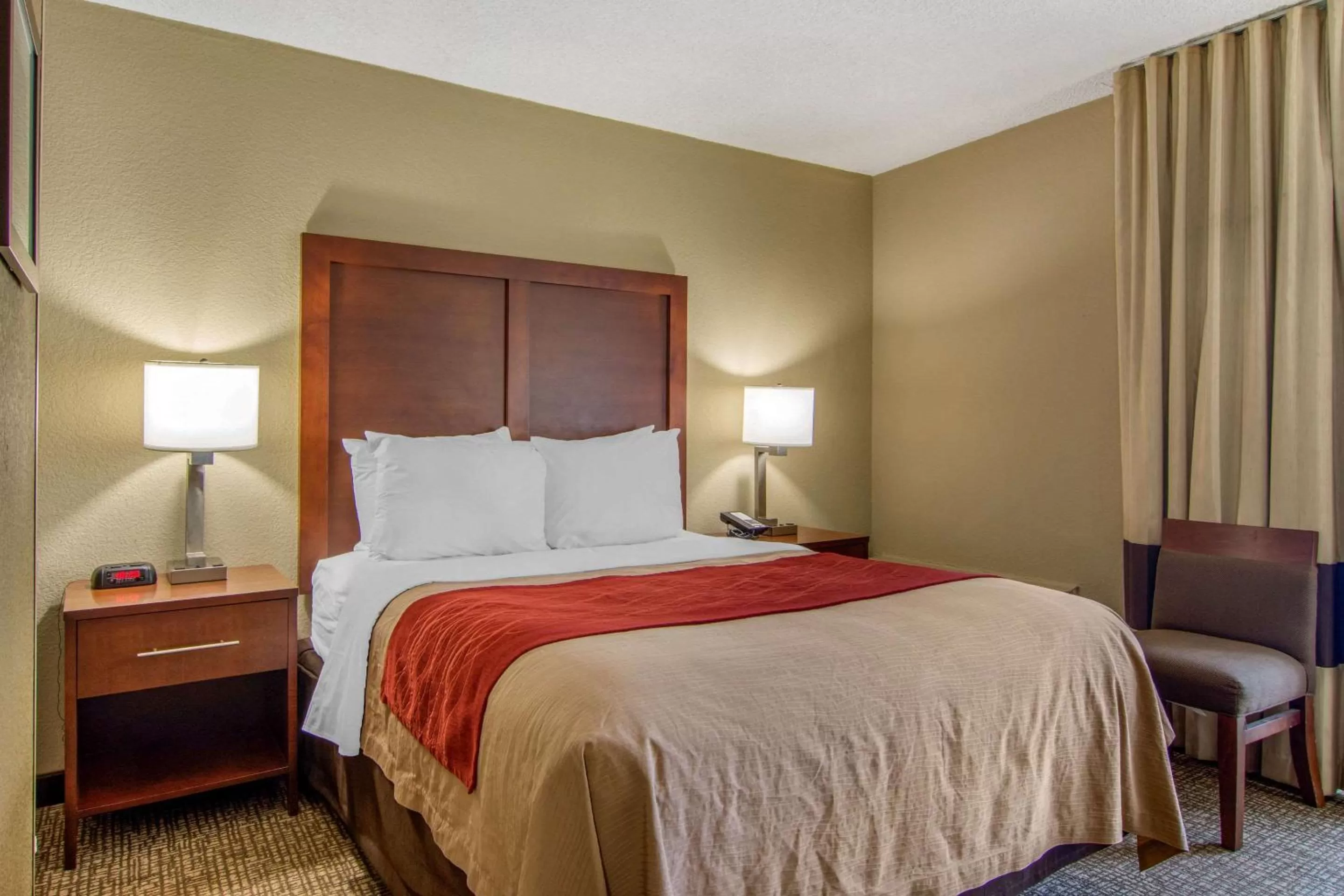 Queen Room - Disability Access/Non-Smoking in Comfort Inn Sandy Springs - Perimeter