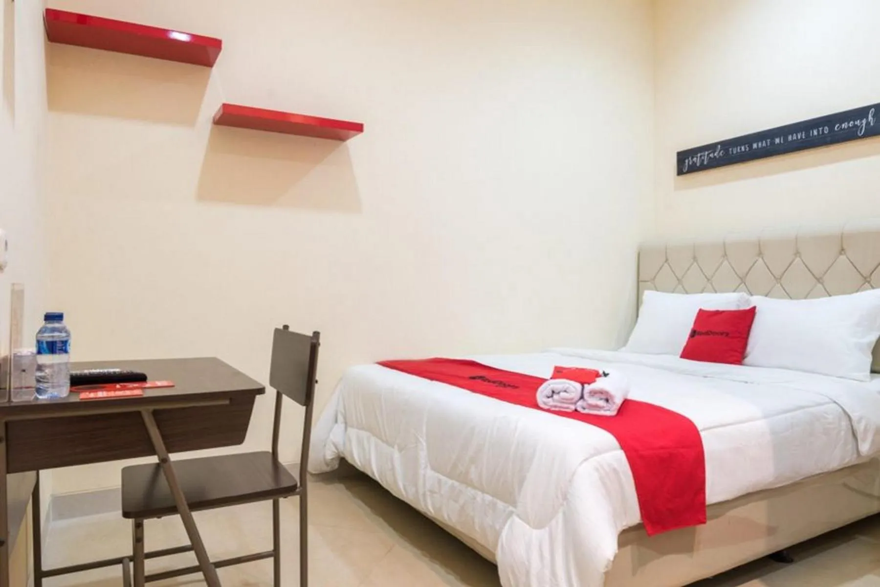 Double Room in RedDoorz @ Tebet Barat 2