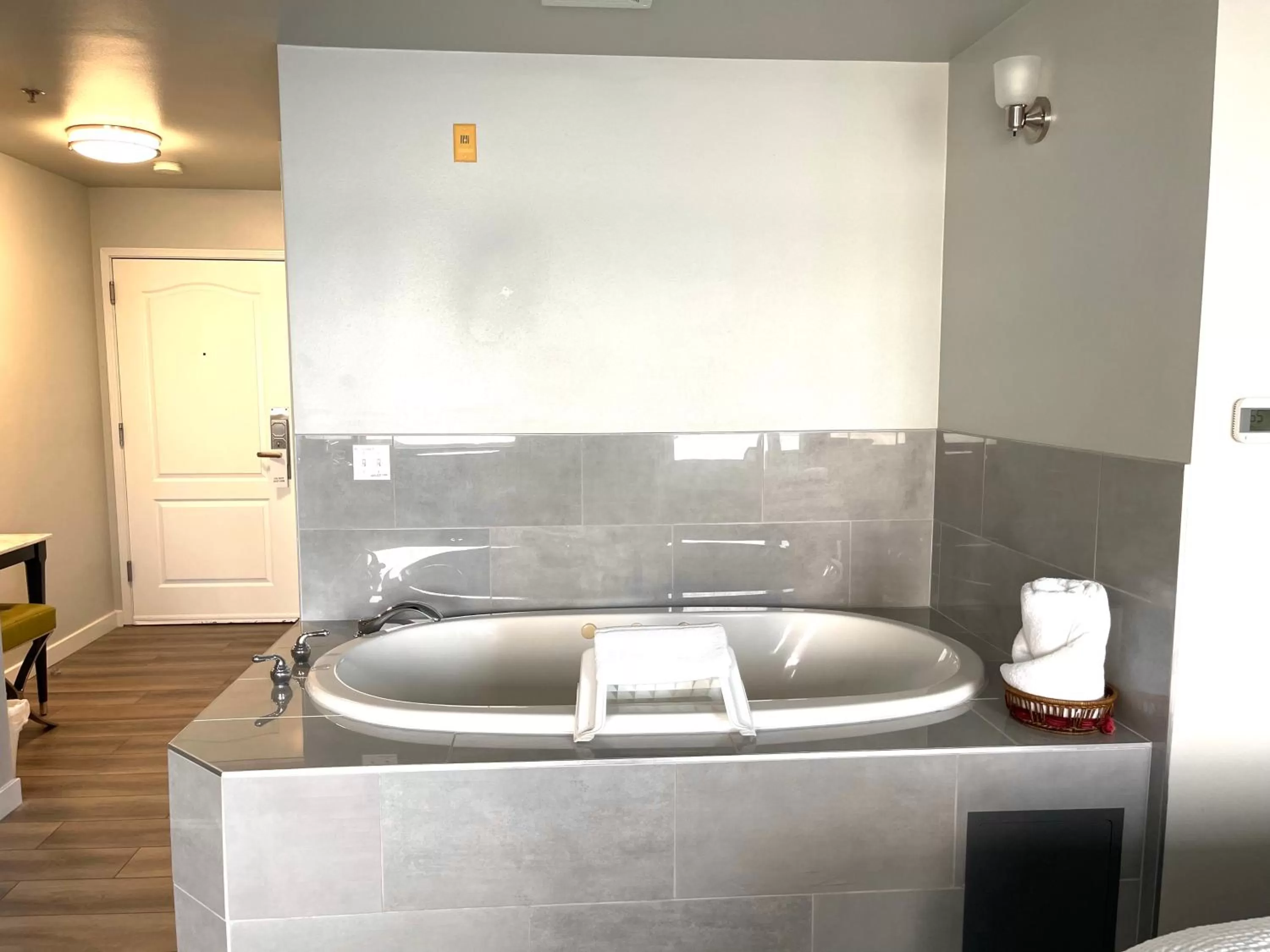 Premium King Room in Tides Inn & Suites