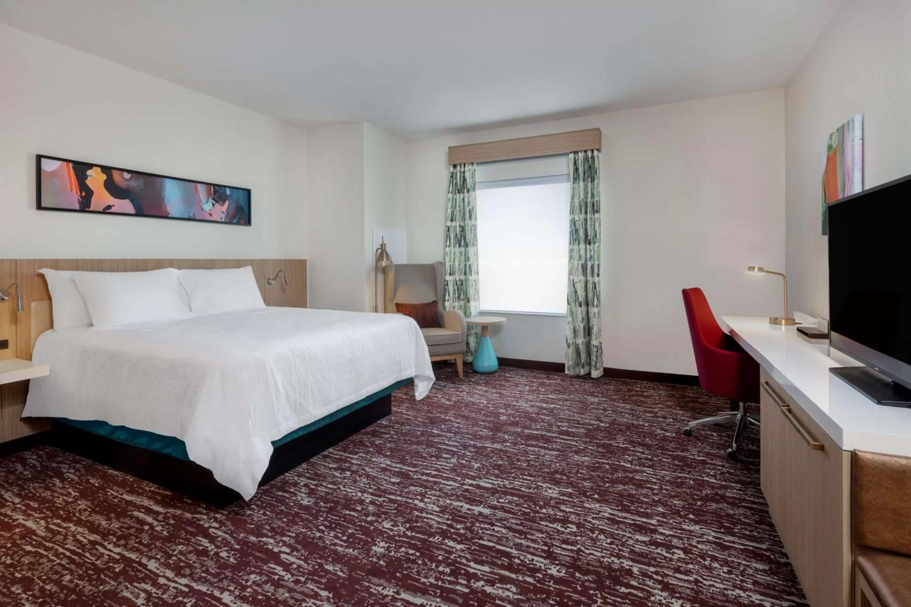King Room with Tub - Mobility and Hearing Access in Hilton Garden Inn Longmont