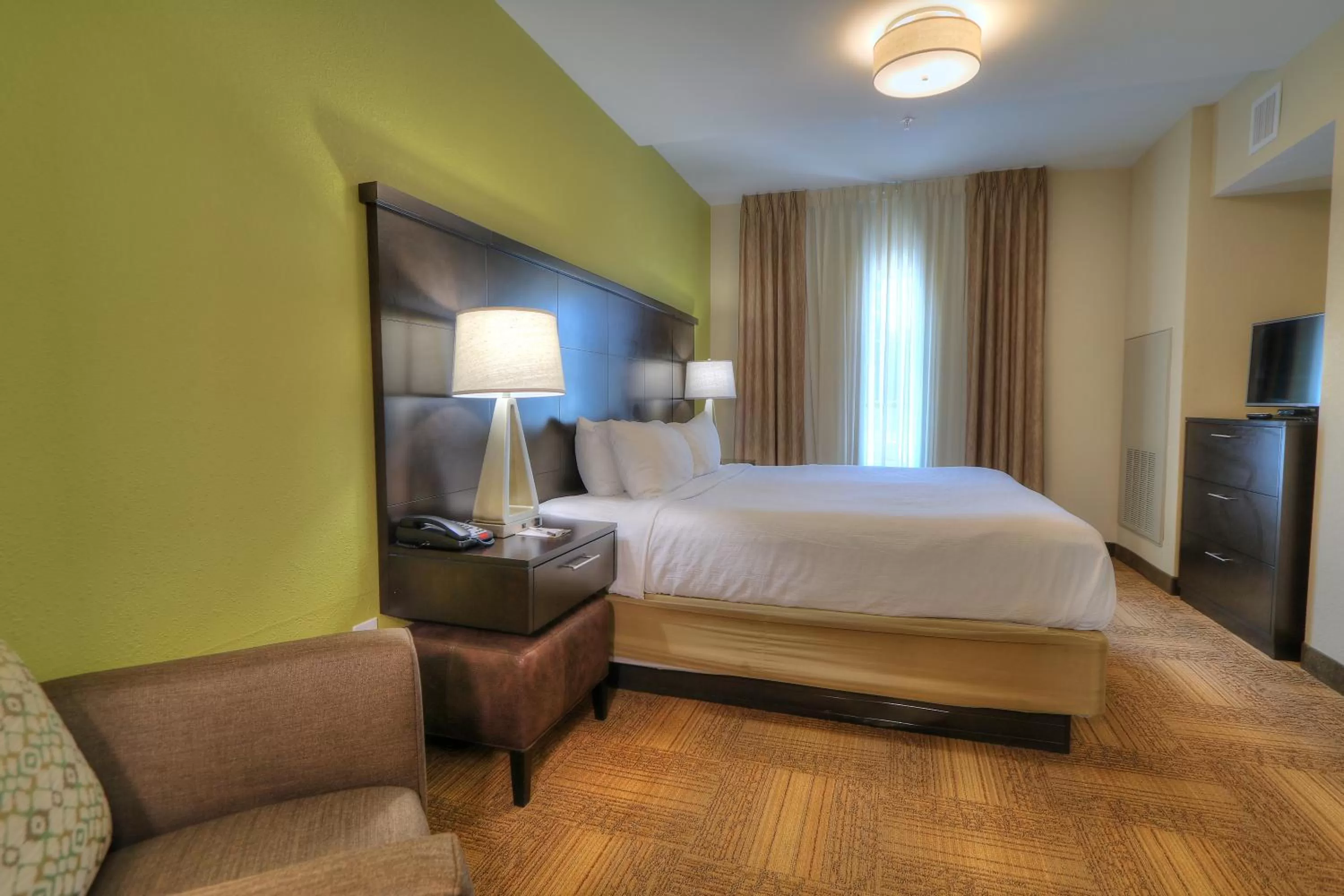 One-Bedroom Suite with Full Kitchen and Sofa Bed in Staybridge Suites Knoxville West by IHG