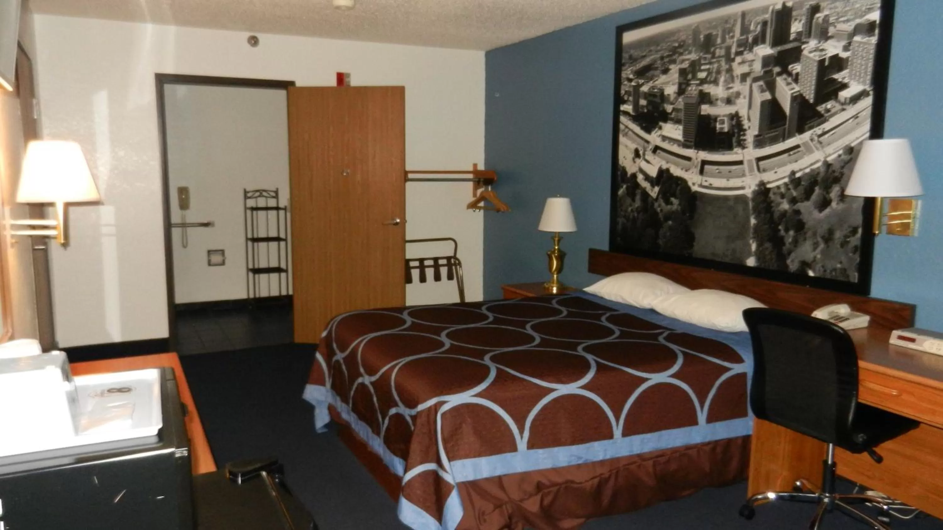 Queen Room - Mobility Access/Non-Smoking in Super 8 by Wyndham Potosi