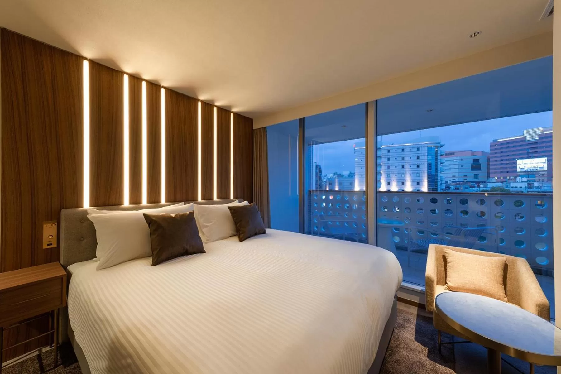 Deluxe Room 1 King Bed River Side Balcony - Non-Smoking in The OneFive Villa Fukuoka