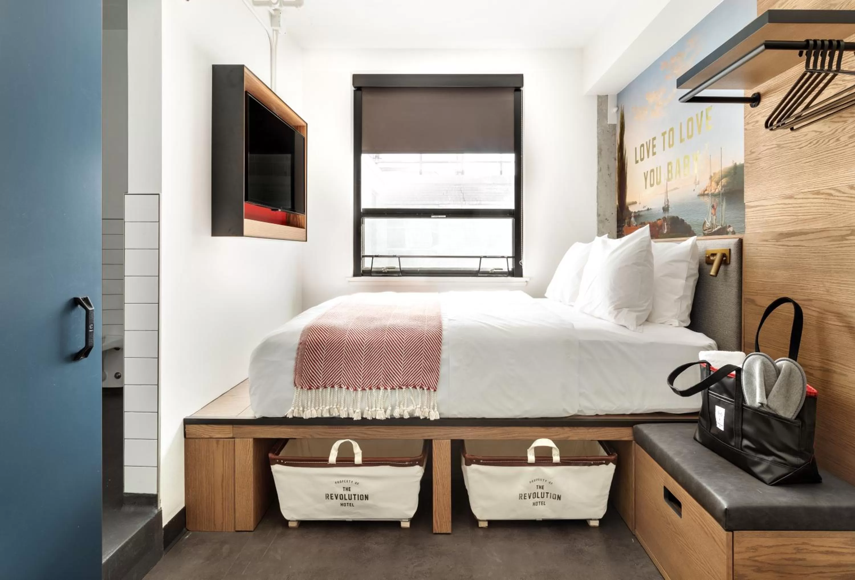 Queen Room Bathroom in Room in The Revolution Hotel