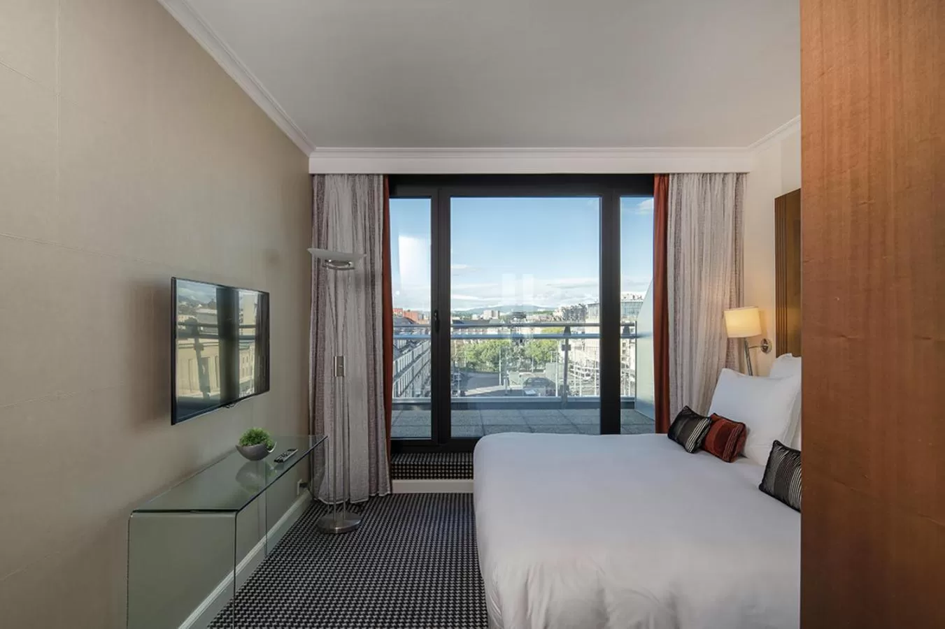 Penthouse Terrace Suite in Warwick Geneva