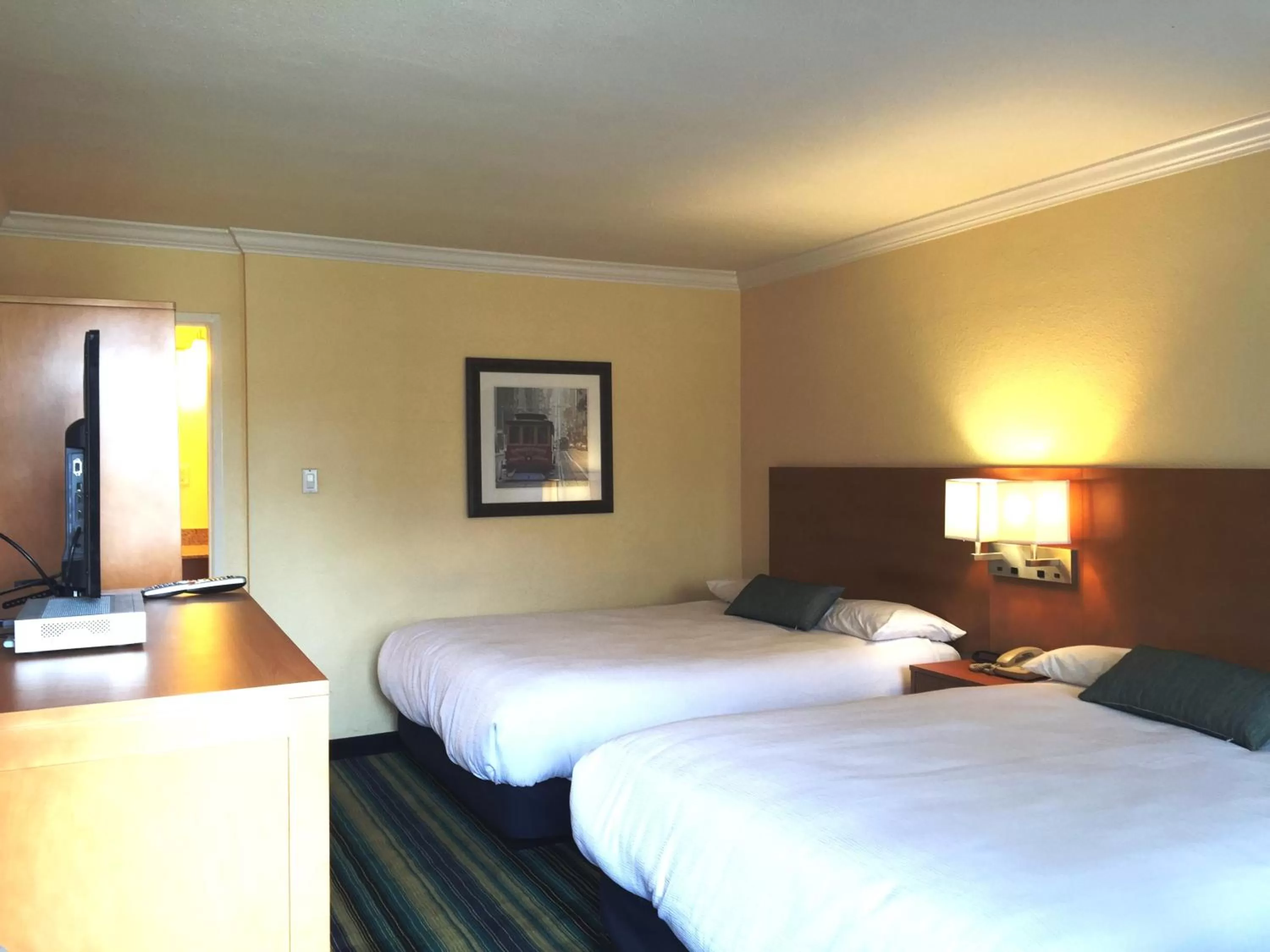 Non-Smoking Double Queen Room in Surf Motel