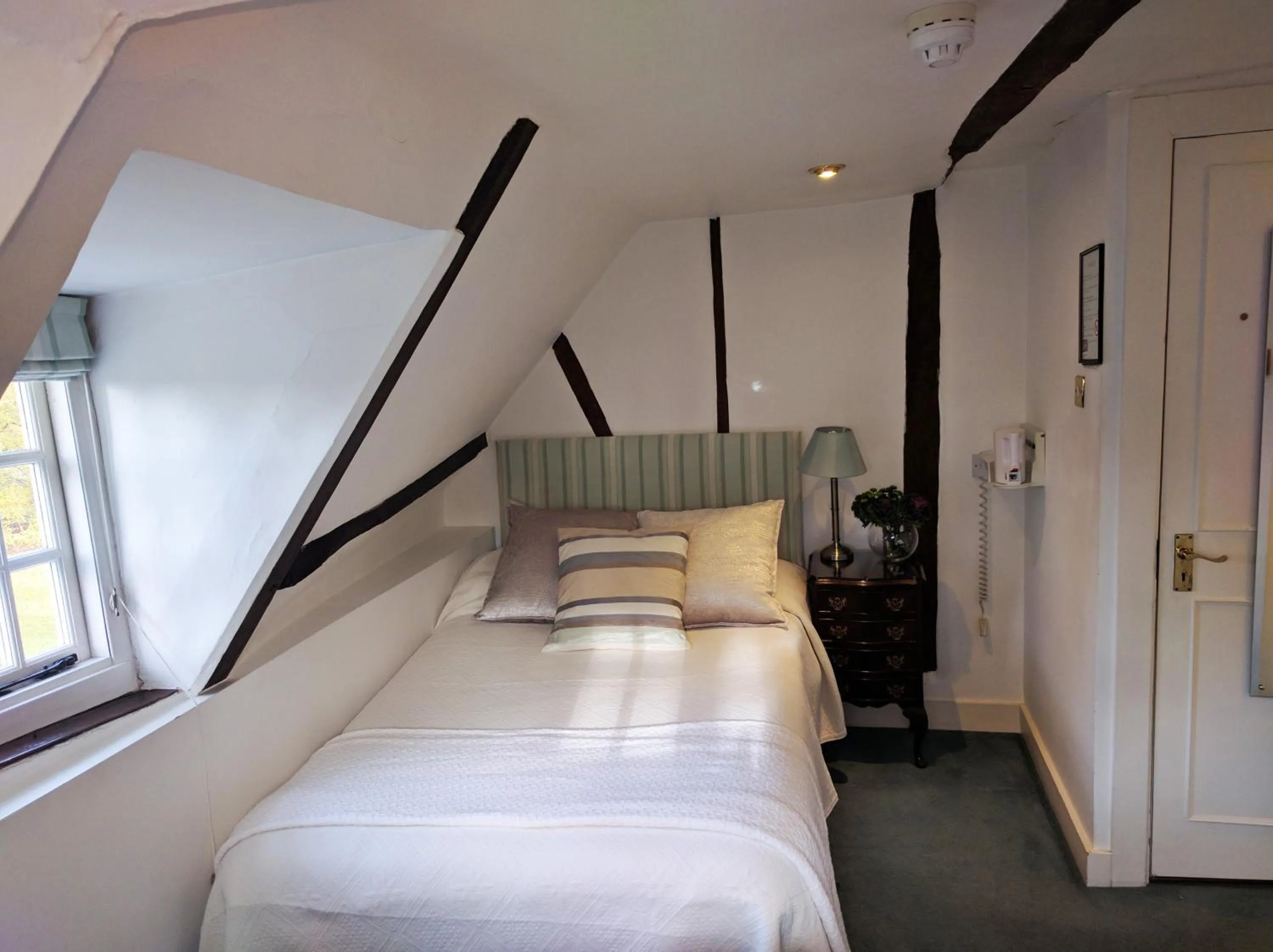 Standard Single Room in Hook House