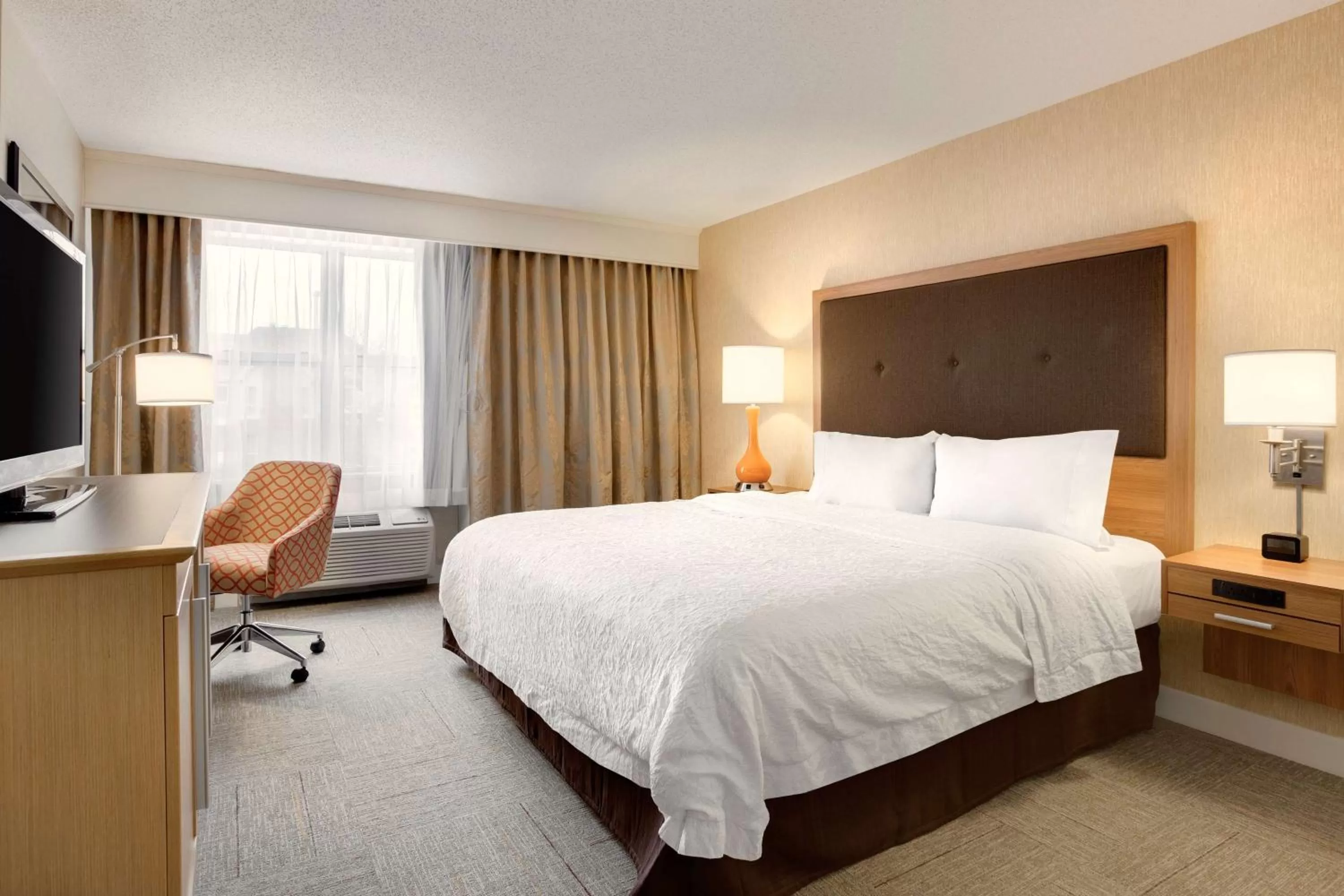 King Suite with Shower in Hampton Inn & Suites Cleveland-Independence