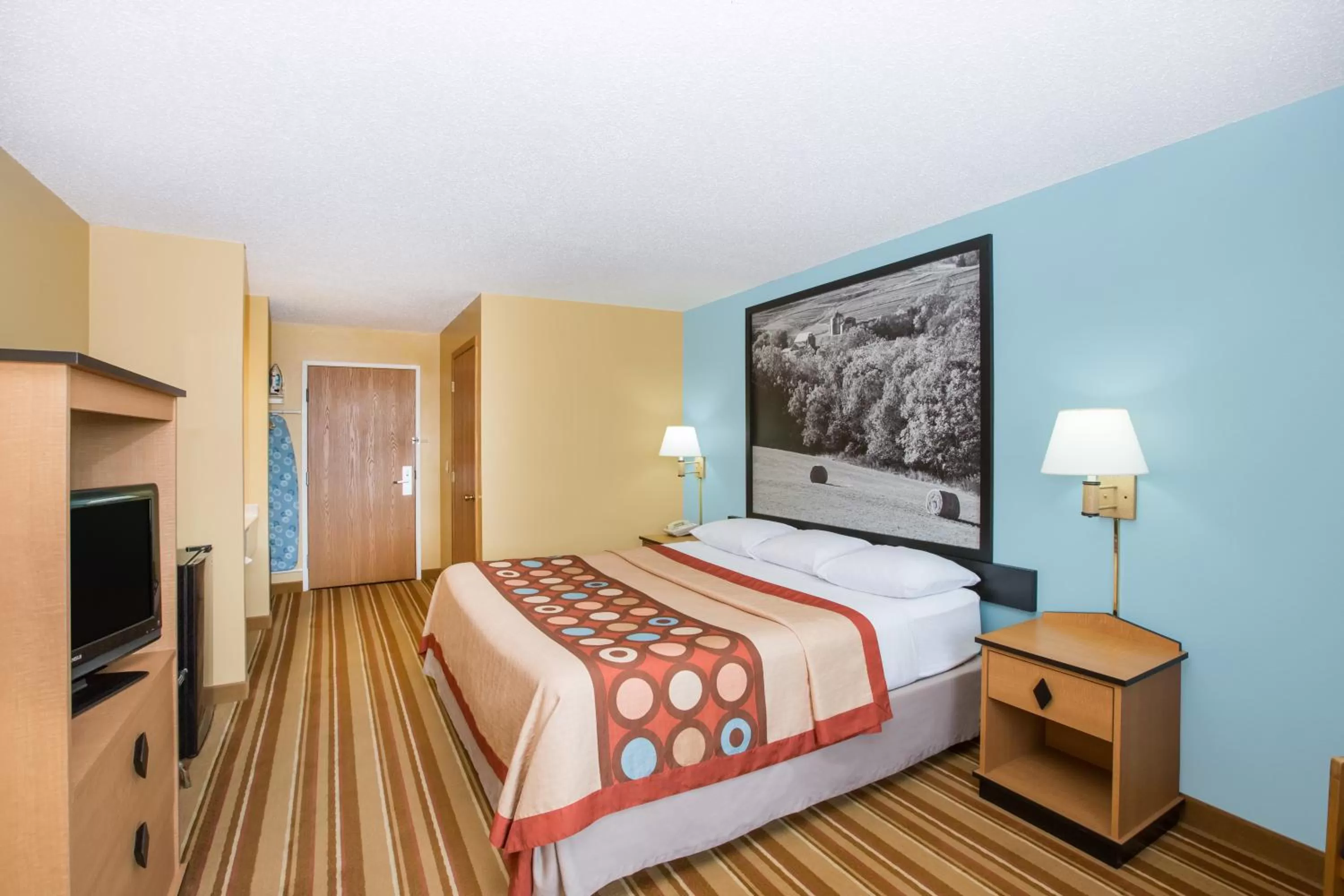 Double Room - Mobility Access/Non-Smoking in Super 8 by Wyndham Clarinda