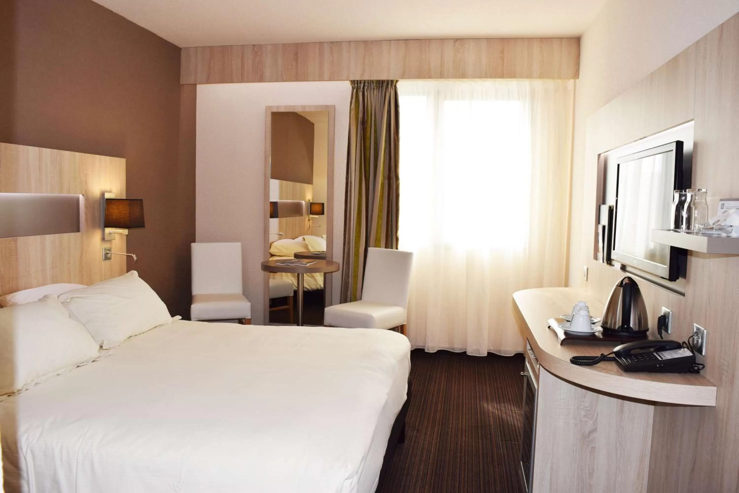 Standard Queen Room - Non-Smoking in Best Western Marseille Aeroport