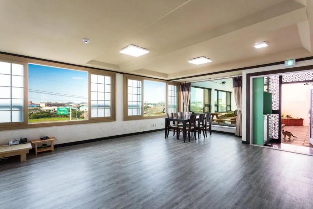 Two-Bedroom Townhouse in Jeju Wayo Pension