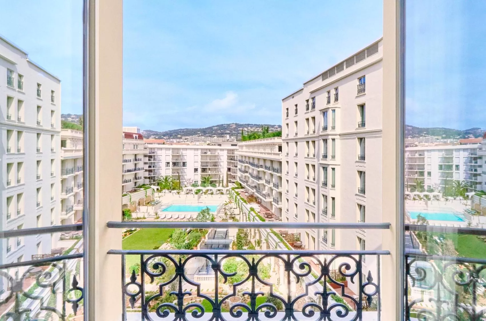 Premium King Room with Garden View in Carlton Cannes, a Regent Hotel