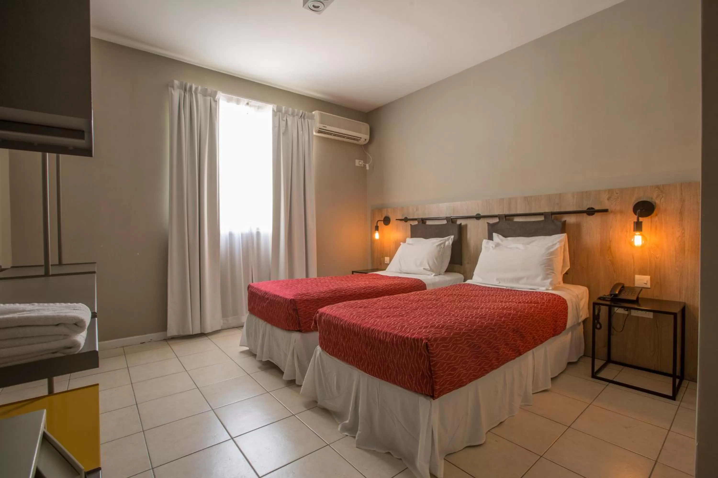 Deluxe Twin Room in Boutique Apartments Plaza Dorrego