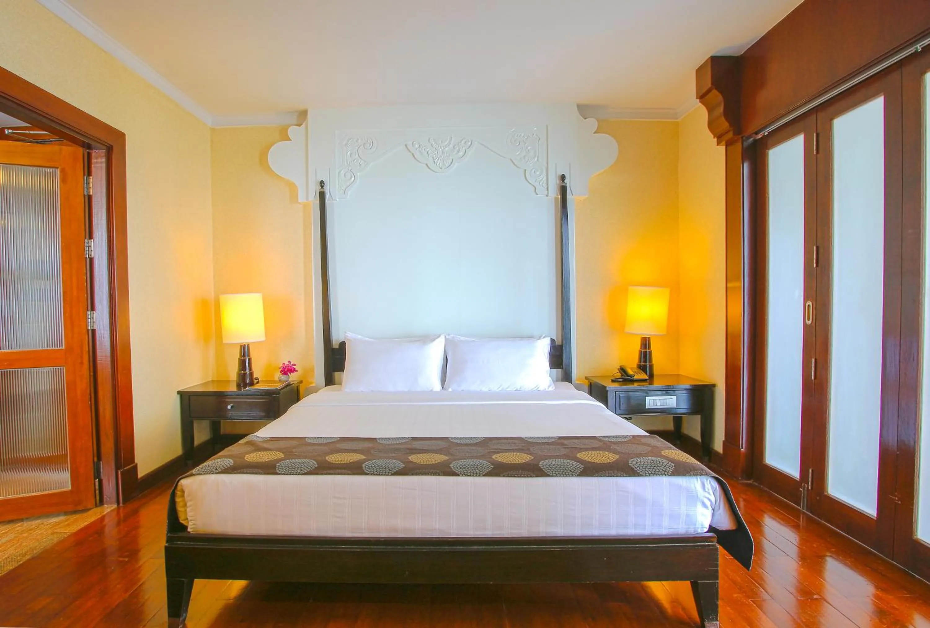 Junior Suite with Sea View in Long Beach Garden Hotel & Pavilions