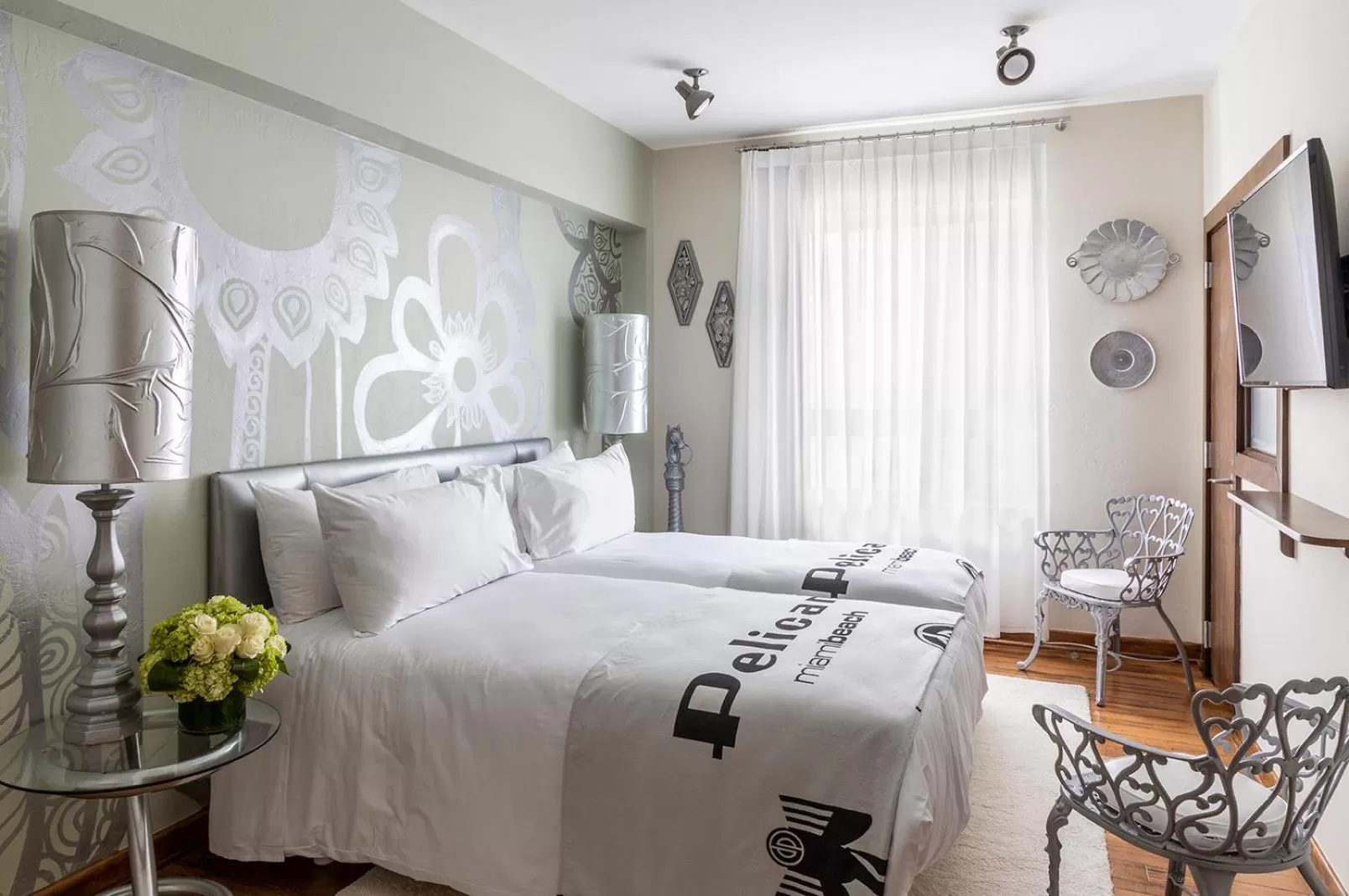 Deluxe Twin Room in Pelican Hotel