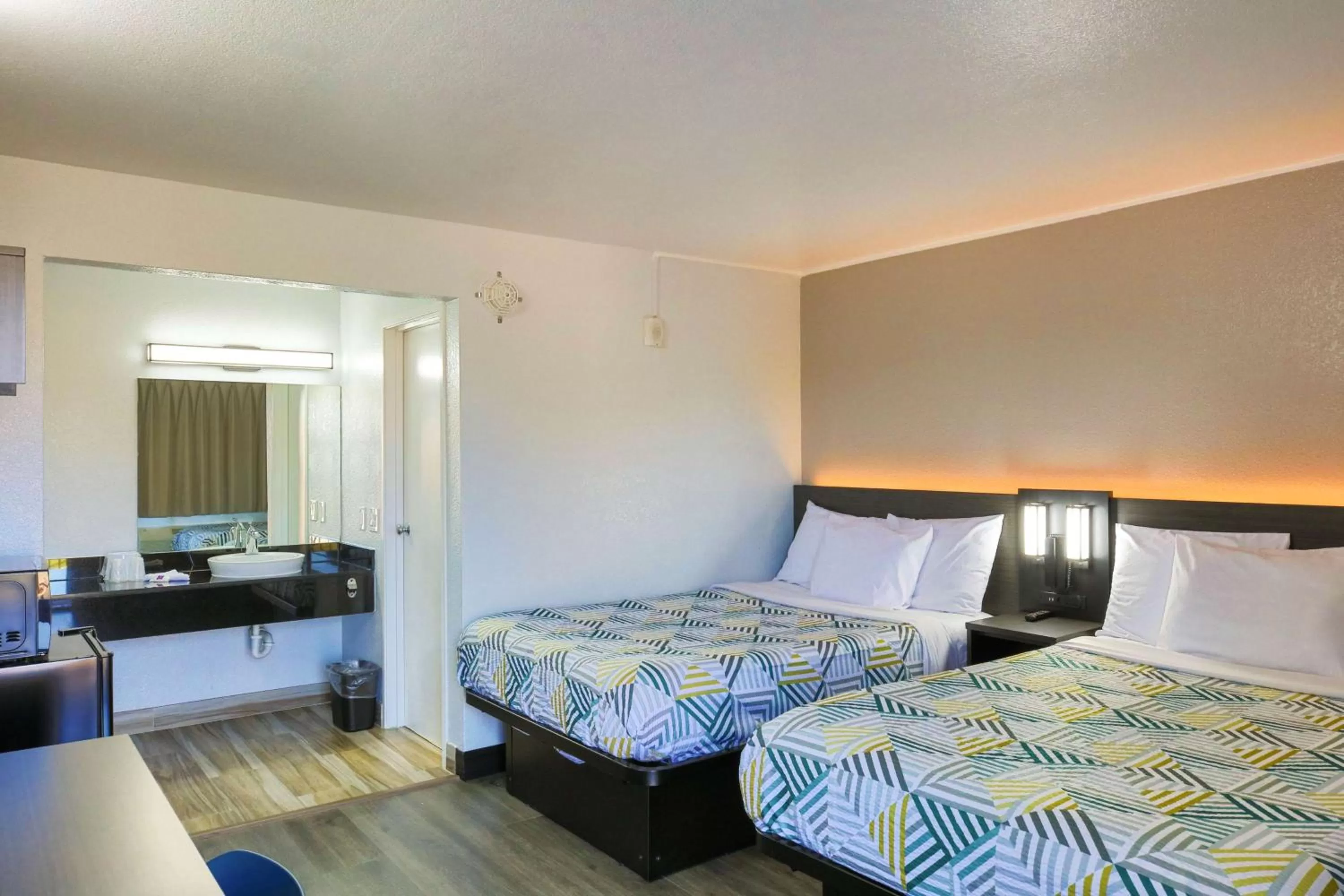Deluxe Double Room - single occupancy - Non-Smoking in Motel 6-Sacramento, CA - Central
