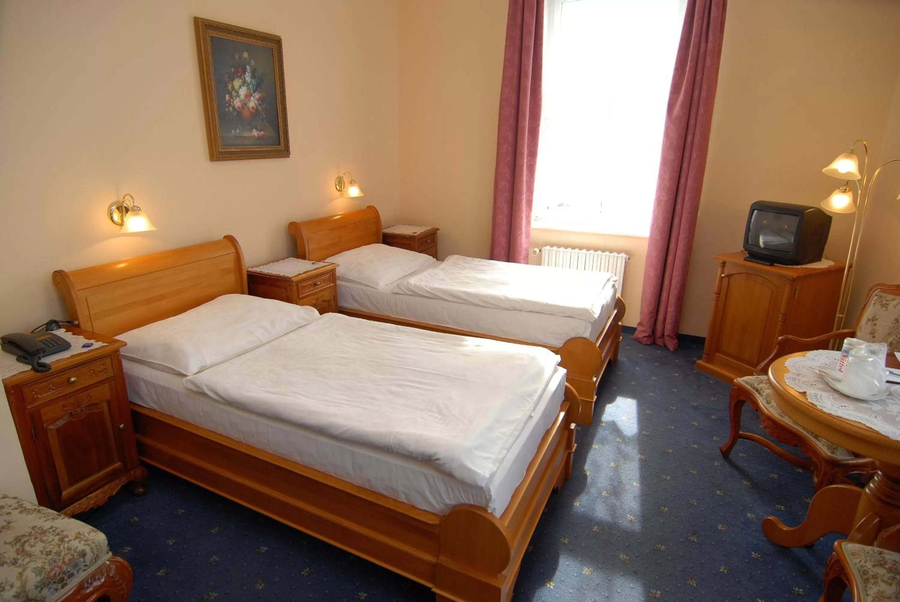 Double or Twin Room in Hotel Opera