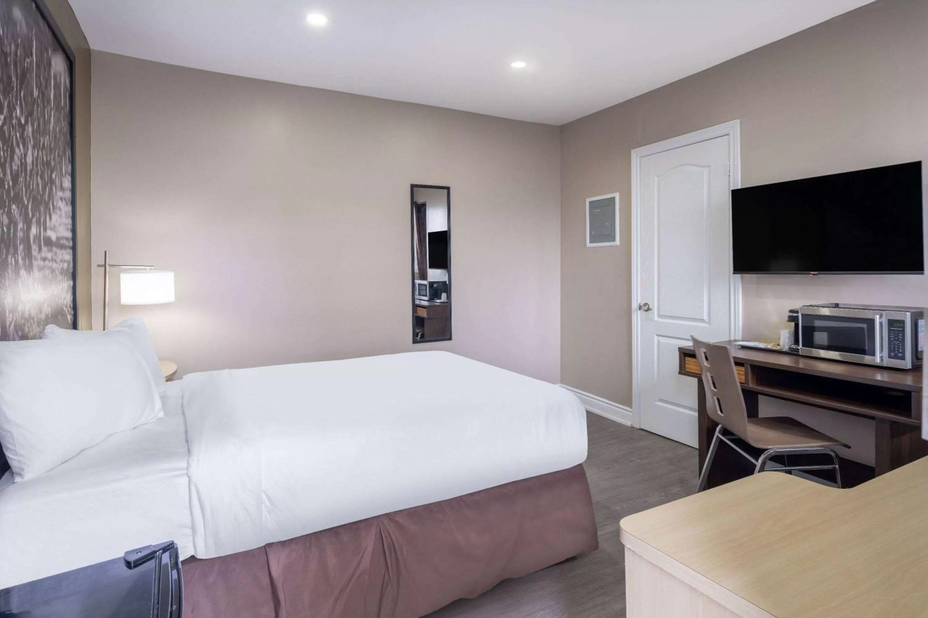 Double Room - Non-Smoking in Super 8 by Wyndham Niagara Falls ON